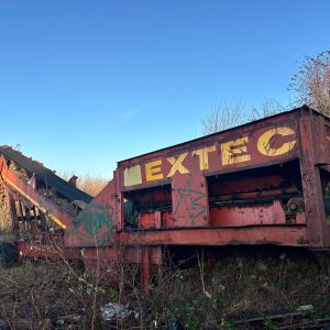 EXTEC 3 WAY SPLIT LIVE HEAD VIBRATING SCREENER SCREEN CRUSHER SPARES OR REPAIRS