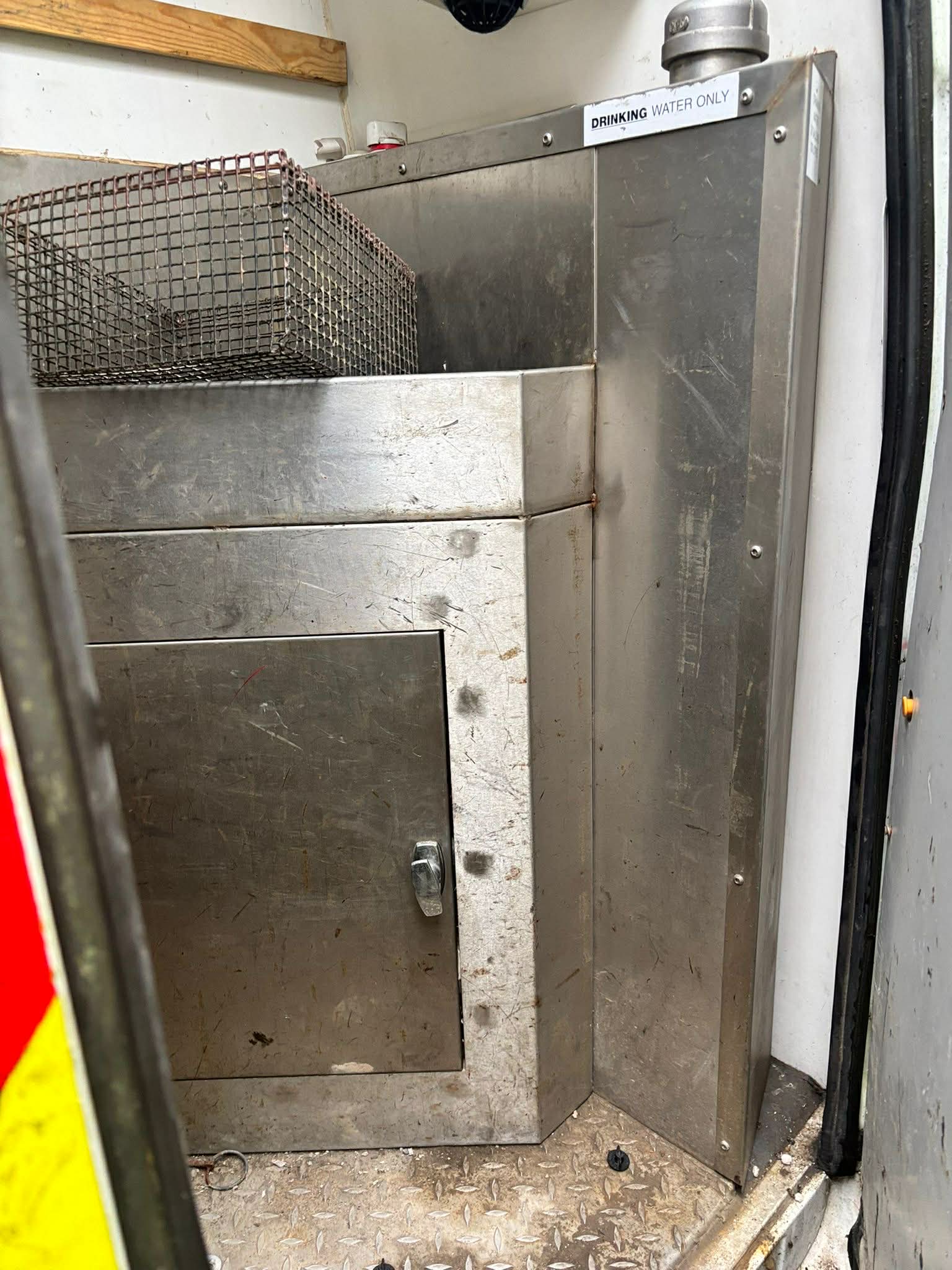 2009 FORD TRANSIT ESCORT VEHICLE GARIC VAN WELFARE DIESEL TOWBAR LOWBAR CAMPER - Image 4