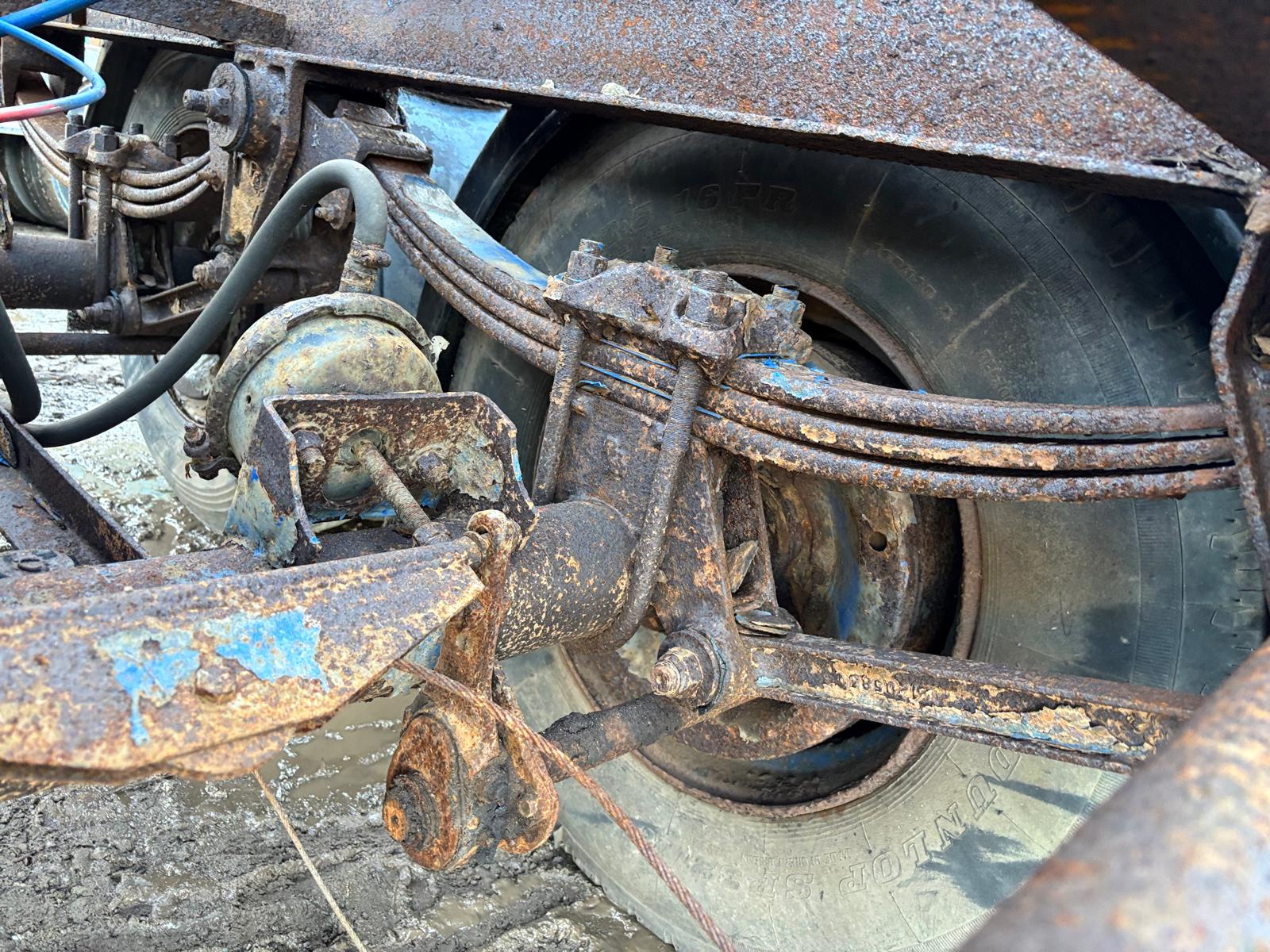 2 X ROR AXLES DRUM BRAKES WITH 11R .22.5 TYRES TRACTOR LOW LOADER TRAILER - Image 10