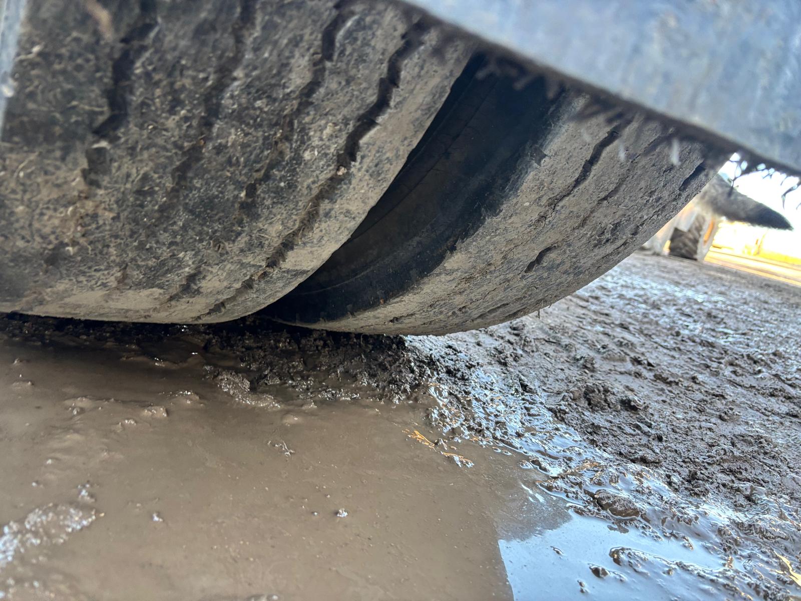 2 X ROR AXLES DRUM BRAKES WITH 11R .22.5 TYRES TRACTOR LOW LOADER TRAILER - Image 8