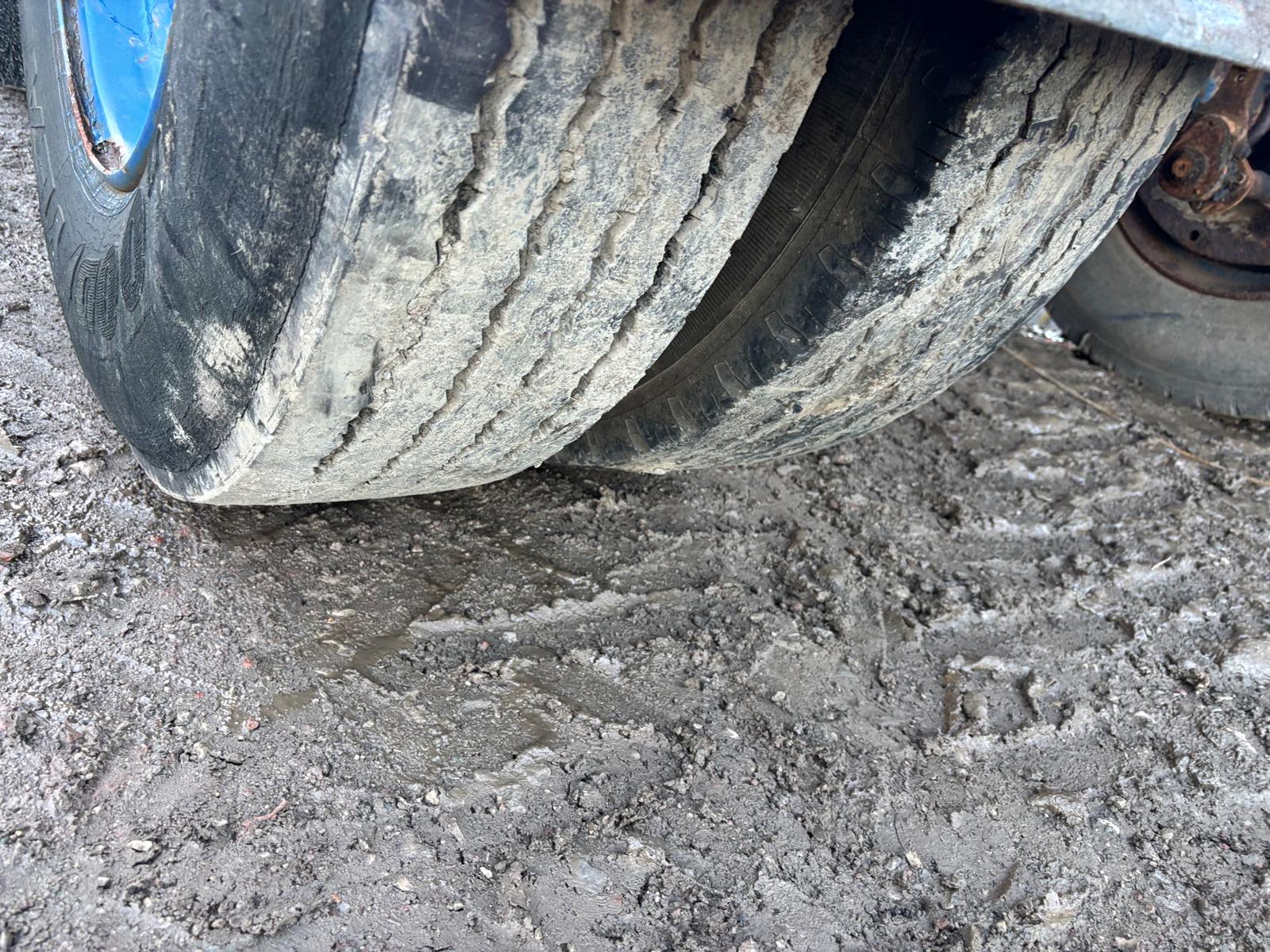 2 X ROR AXLES DRUM BRAKES WITH 11R .22.5 TYRES TRACTOR LOW LOADER TRAILER - Image 7