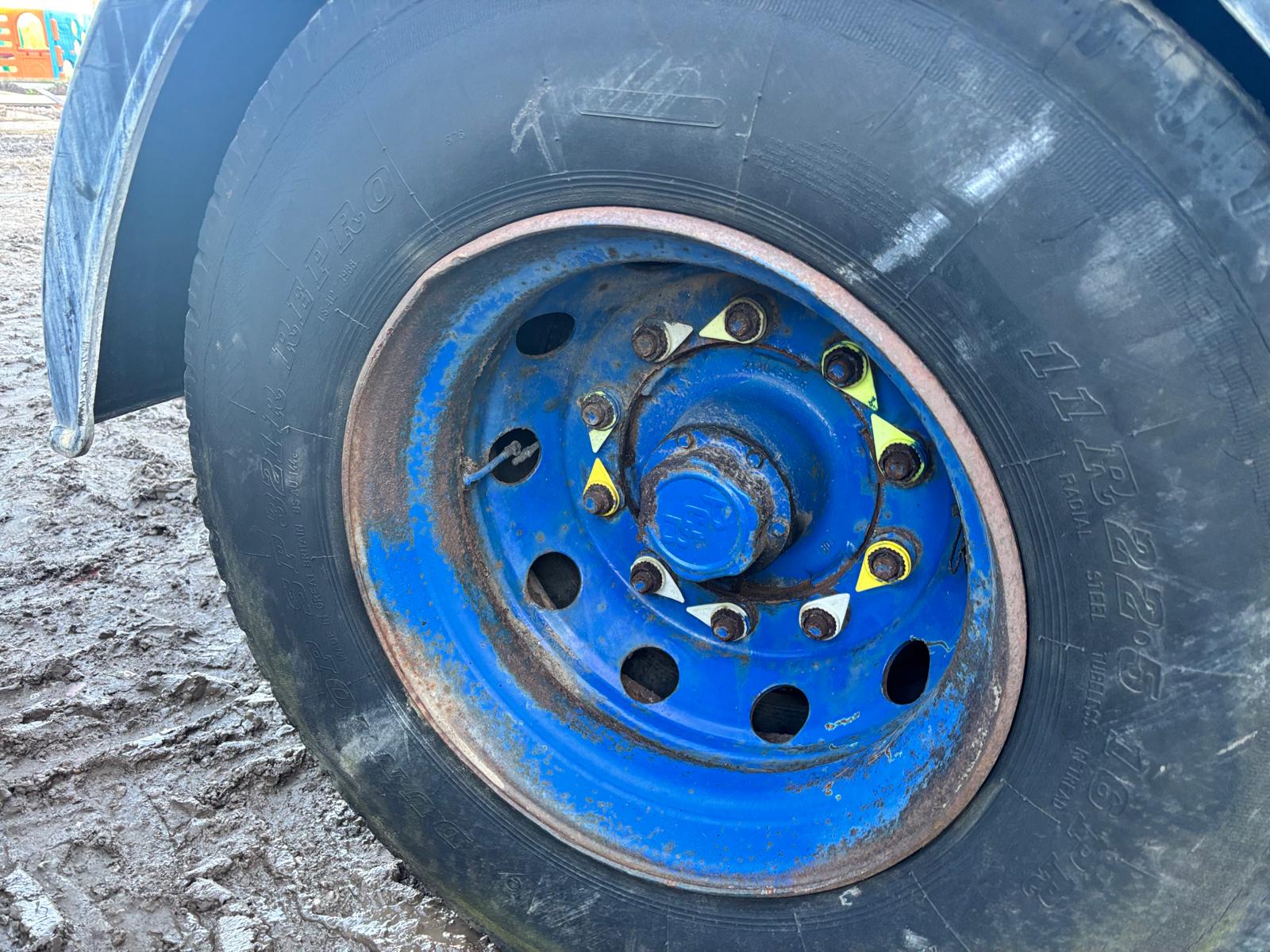 2 X ROR AXLES DRUM BRAKES WITH 11R .22.5 TYRES TRACTOR LOW LOADER TRAILER - Image 3