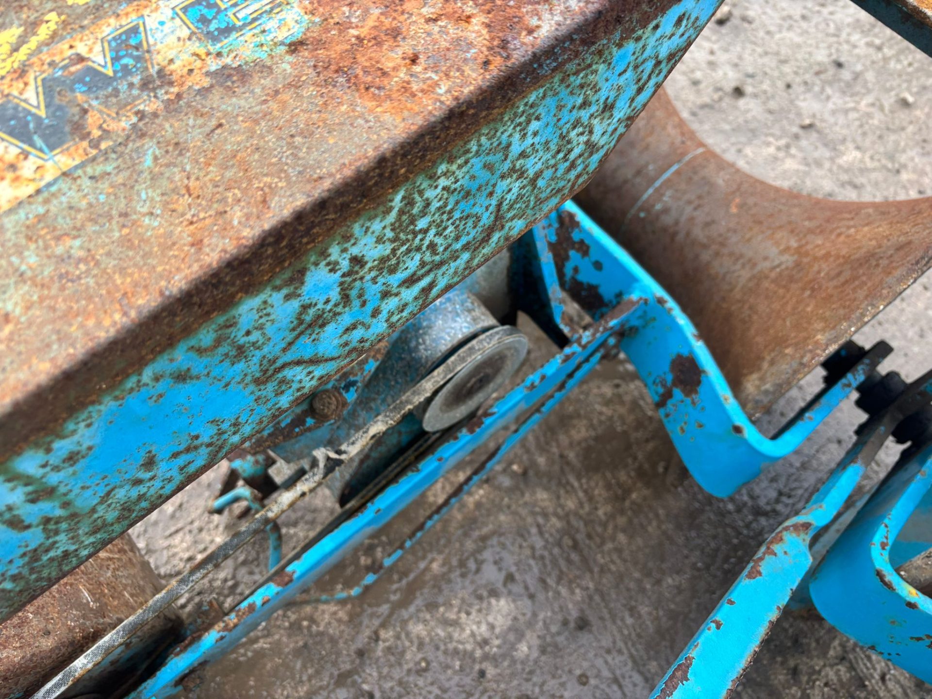 ERNEST WEBB TURNIP SEEDER AGRICULTURAL FARMING FARM TRACTOR VINTAGE IMPLEMENT - Image 2