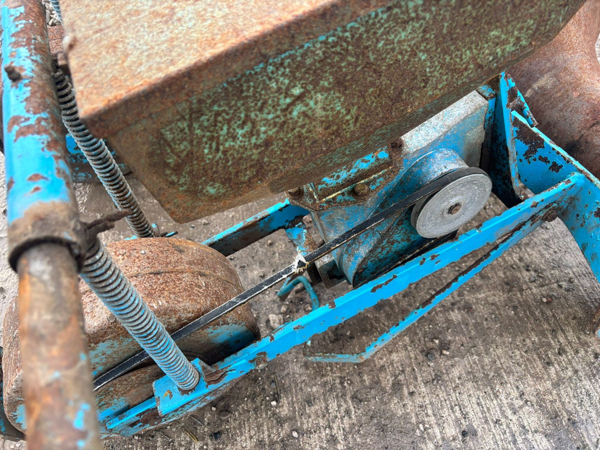 ERNEST WEBB TURNIP SEEDER AGRICULTURAL FARMING FARM TRACTOR VINTAGE IMPLEMENT - Image 7