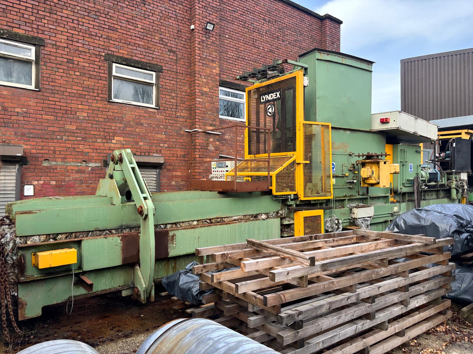 LYNDEX BIGRO 80 CARDBOARD BALER & CONVEYOR MEDIUM VOLUME BAILER INFEED SYSTEM - Image 5