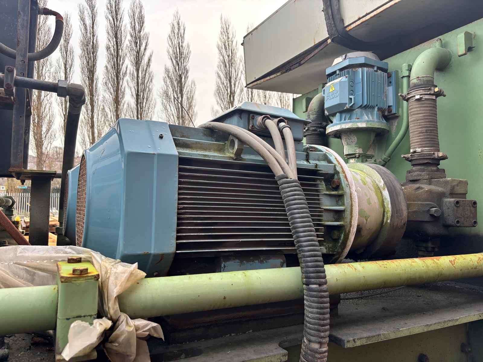 LYNDEX BIGRO 80 CARDBOARD BALER & CONVEYOR MEDIUM VOLUME BAILER INFEED SYSTEM - Image 9