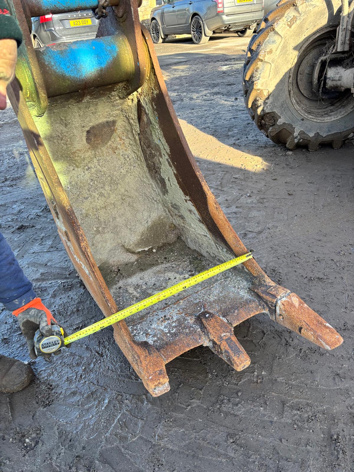 DIGGING BUCKET – 1FT 6 INCH WIDE – 80MM PINS – EXCAVATOR / TELEHANDLER