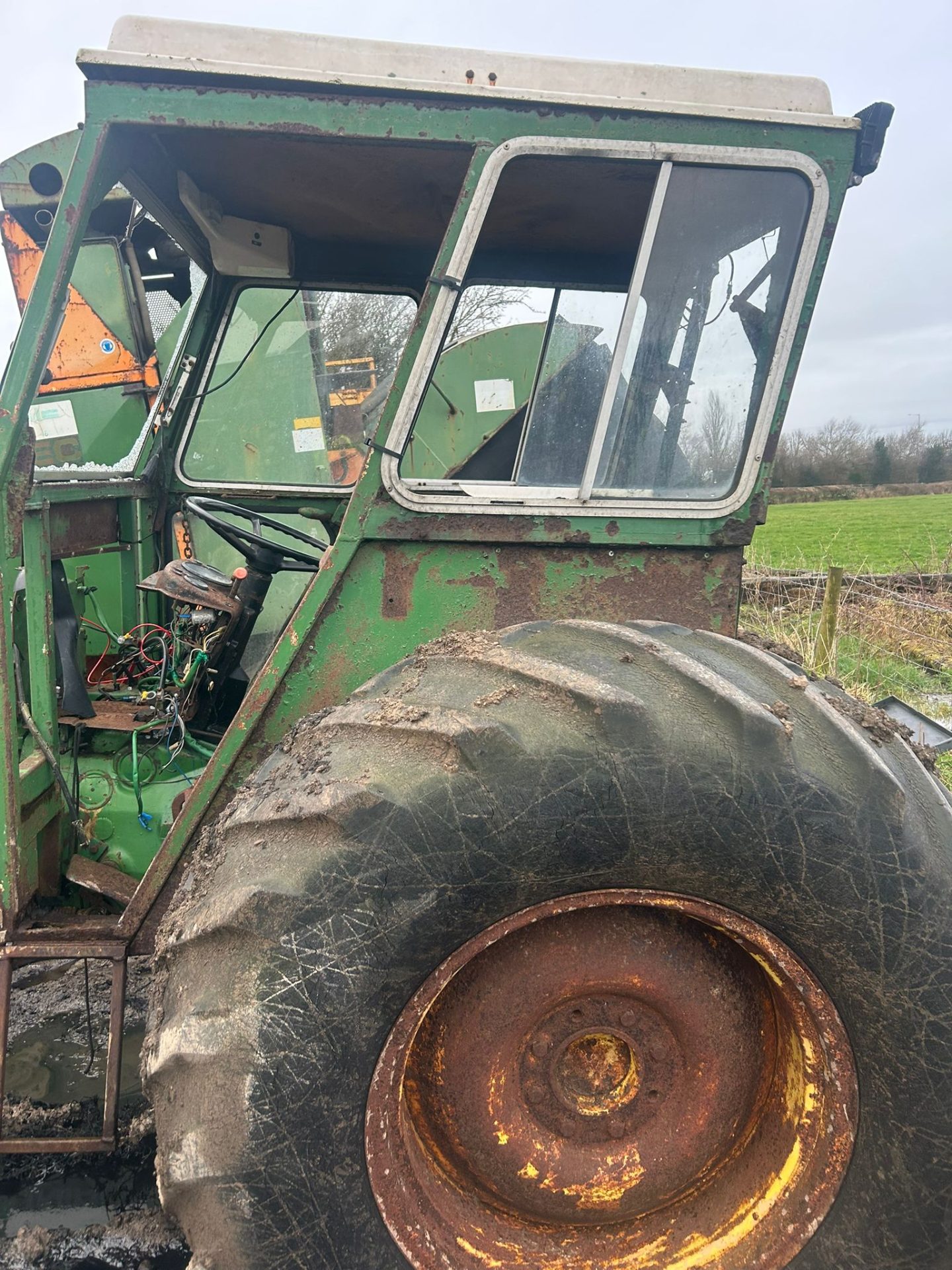JOHN DEERE 1630 TRACTOR CAB MODEL NON RUNNER PROJECT SPARES OR REPAIR - Image 9