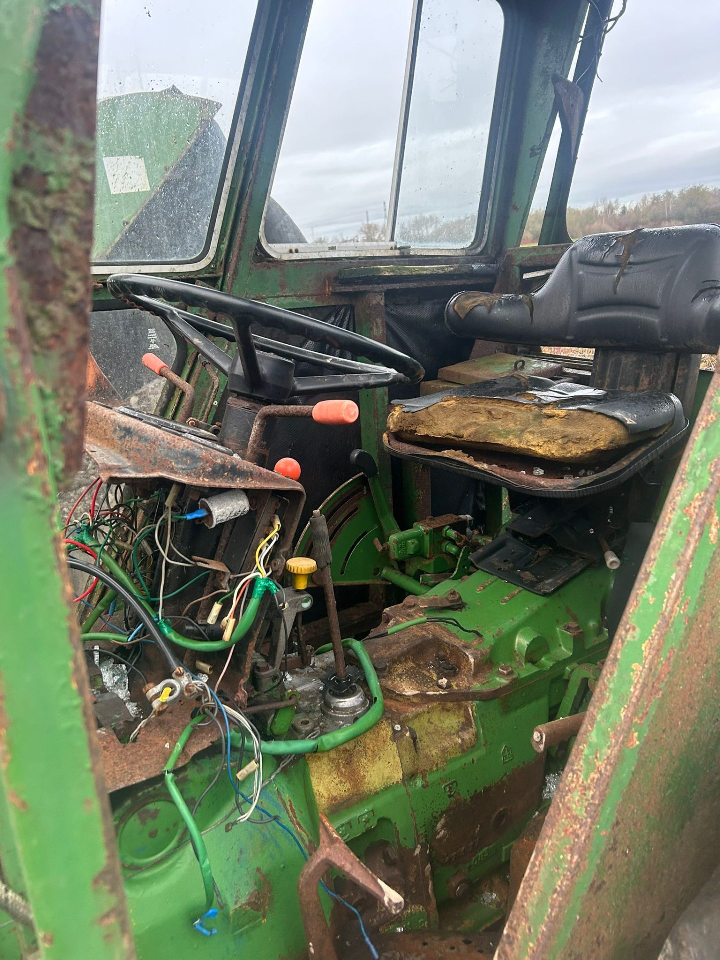 JOHN DEERE 1630 TRACTOR CAB MODEL NON RUNNER PROJECT SPARES OR REPAIR - Image 8