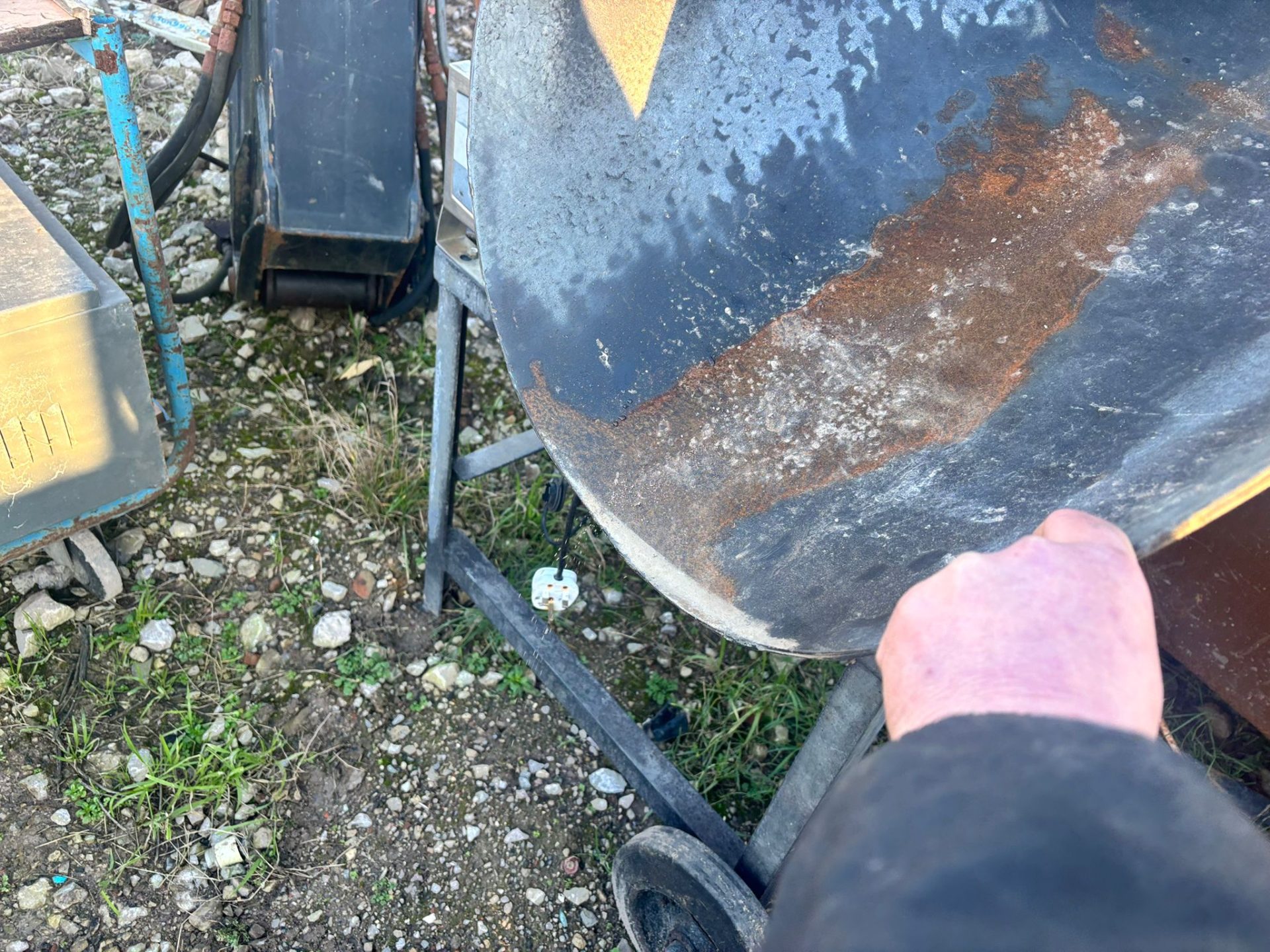 PRO WEIGHT ANIMAL FEED SCALES & BUCKET TURN TABLE SCALE FARM IMPLIMENT FOOD CALF - Image 3