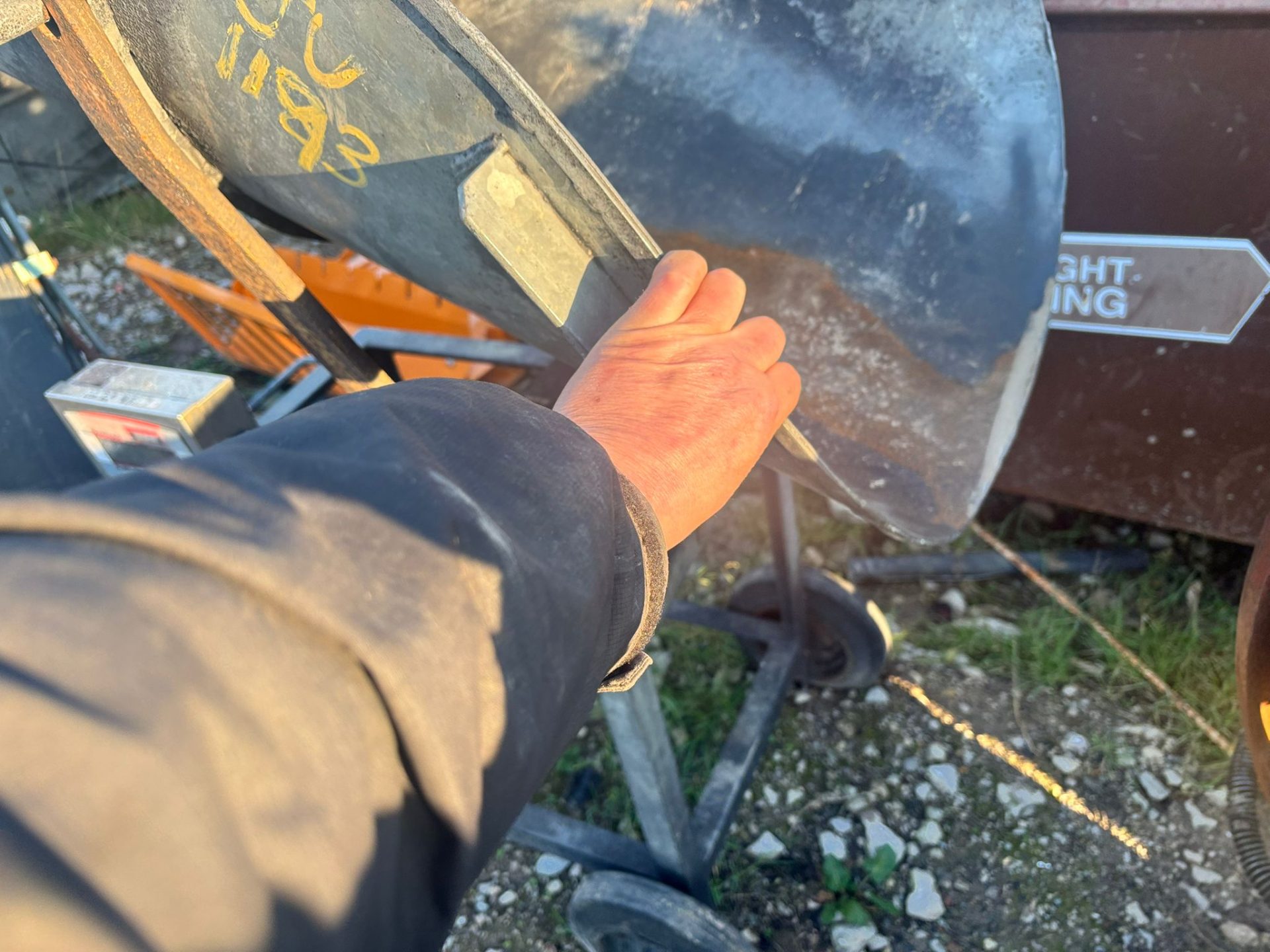 PRO WEIGHT ANIMAL FEED SCALES & BUCKET TURN TABLE SCALE FARM IMPLIMENT FOOD CALF - Image 4