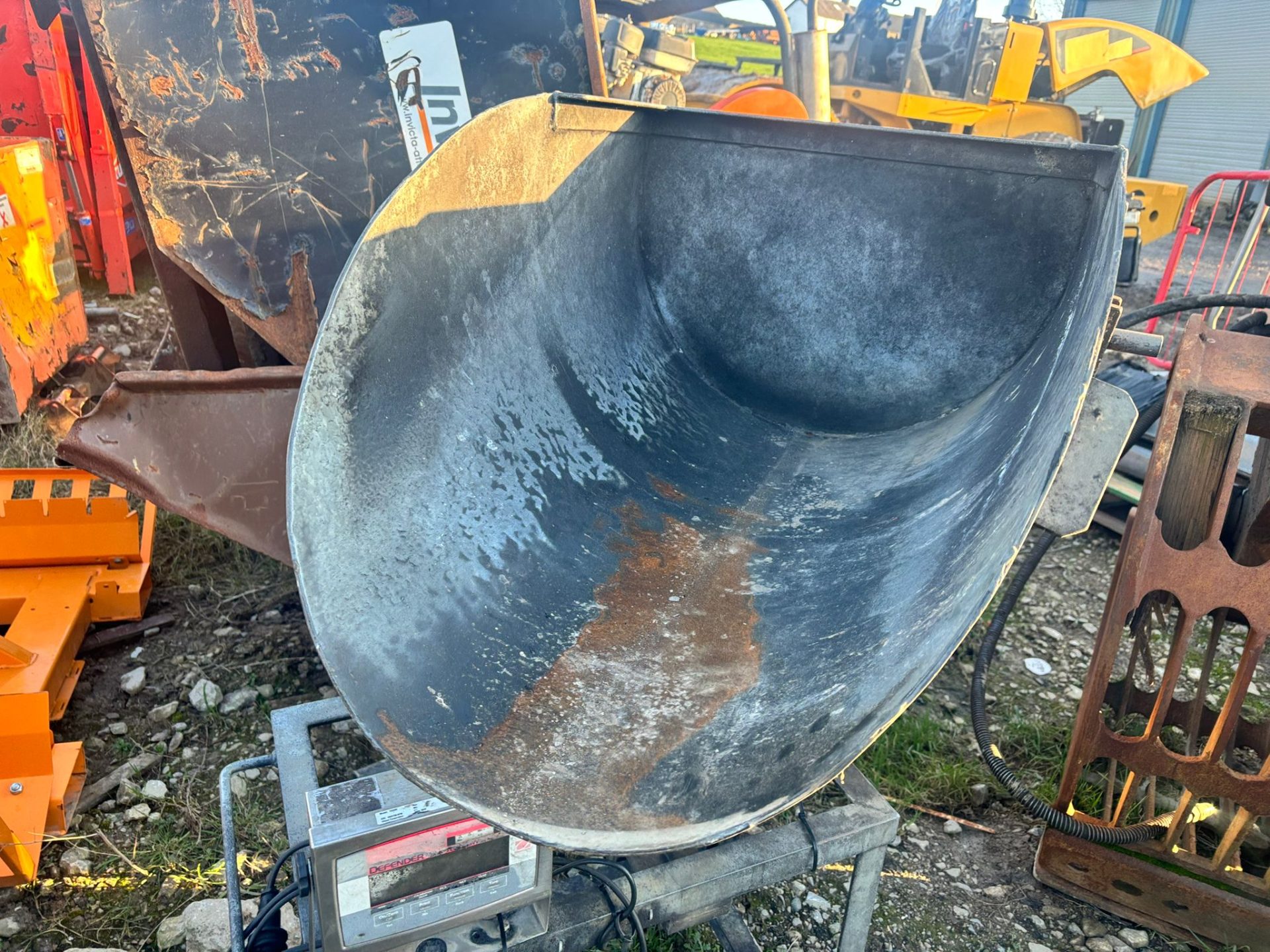 PRO WEIGHT ANIMAL FEED SCALES & BUCKET TURN TABLE SCALE FARM IMPLIMENT FOOD CALF - Image 7