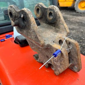 QUICK HITCH ON 25 MM PINS TO SUIT MINI DIGGER