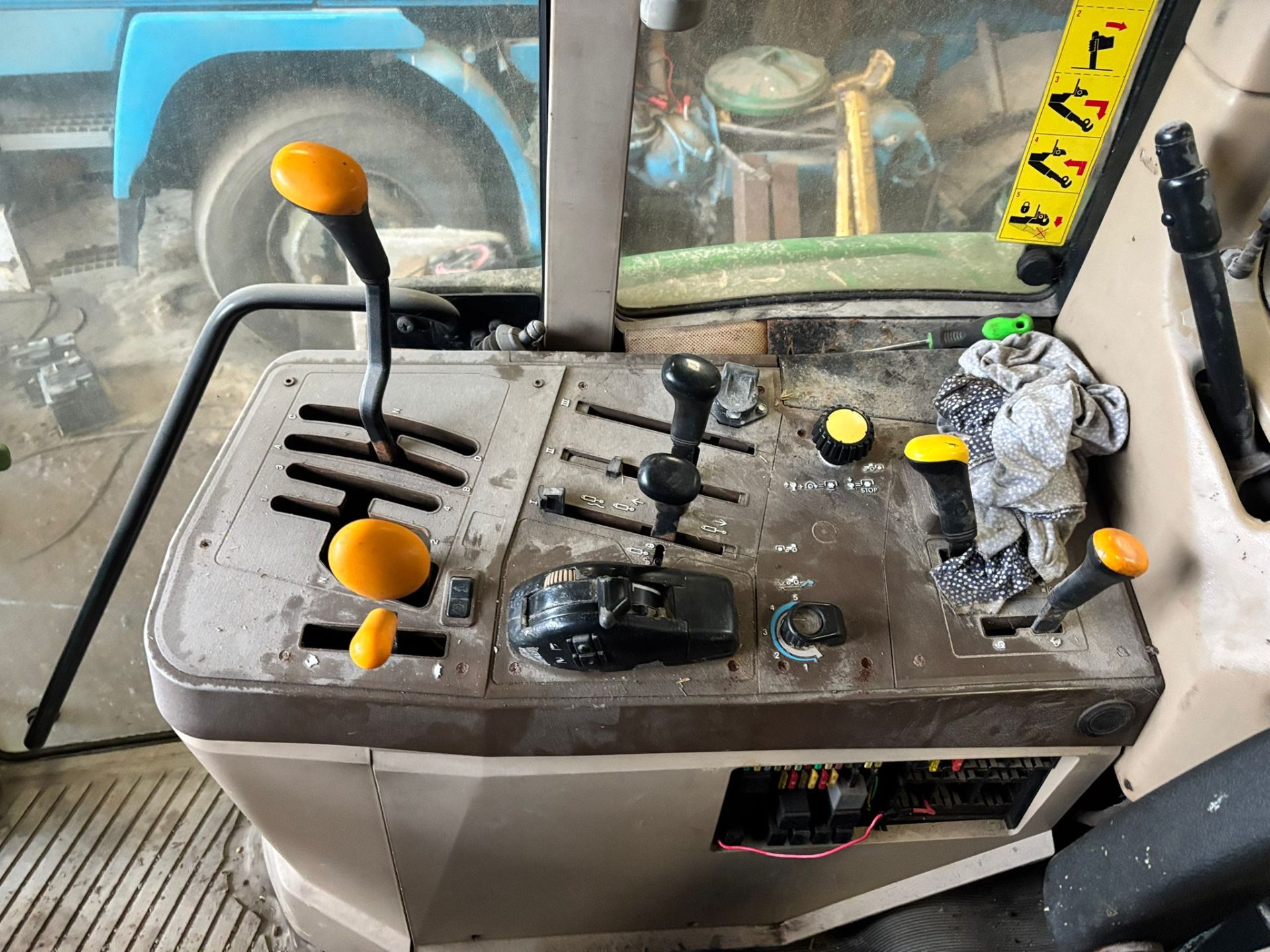 JOHN DEERE 6010 SE 4WD TRACTOR 95HP POWRQUAD 3PL PTO FARM READY - Image 6