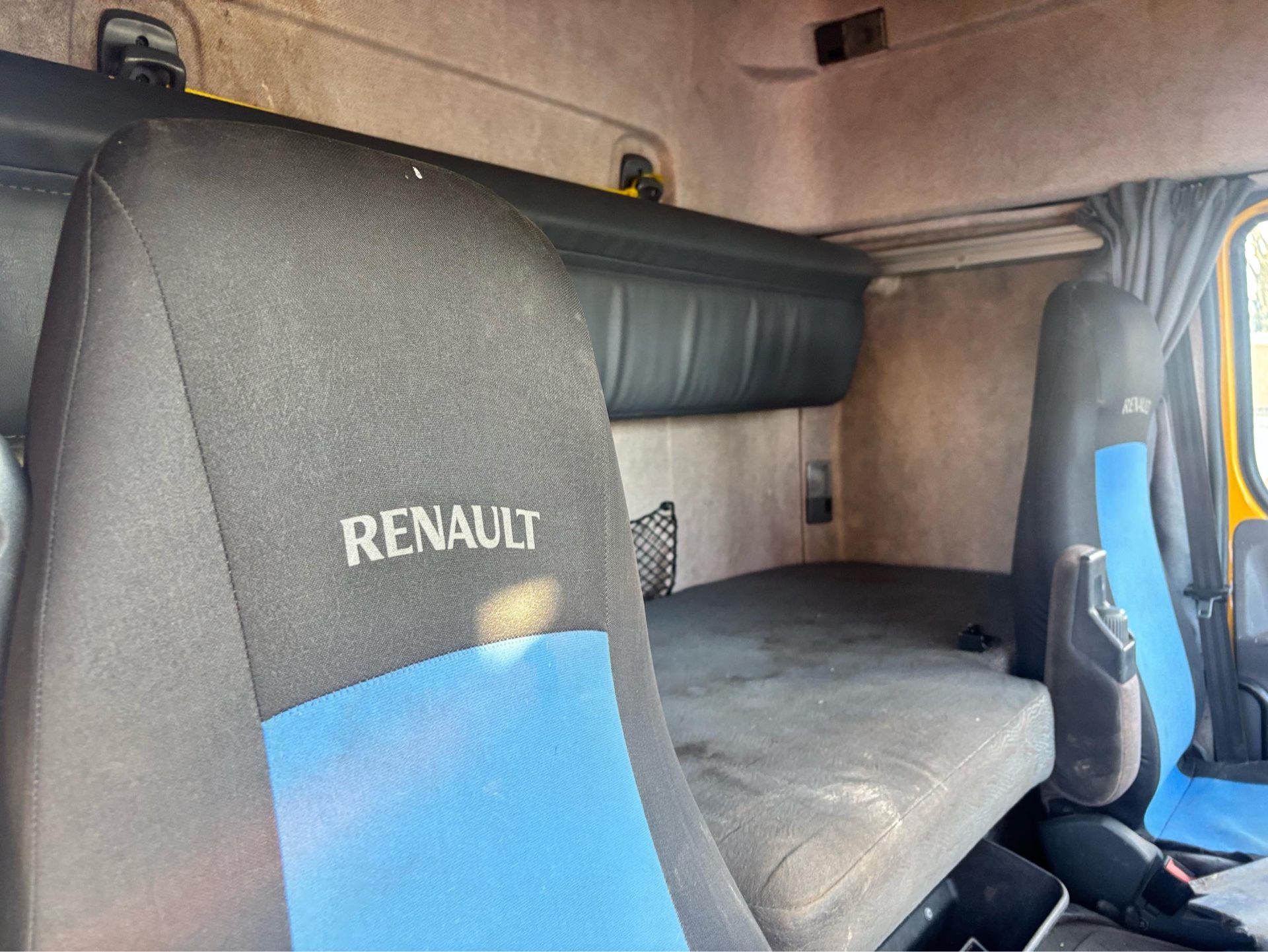 2004 RENAULT PREMIUM WAGON TRUCK ZF MANUAL GEARBOX SLEEPER CAB 11 LITRE ENGINE - Image 9