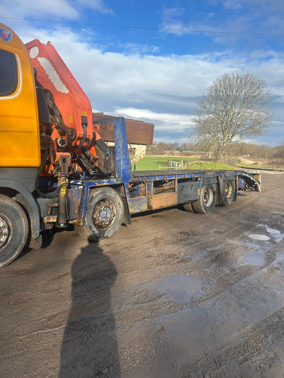 2005 SCANIA R420 8X2 BEAVERTAIL WITH PM 37012 CRANE - Image 3