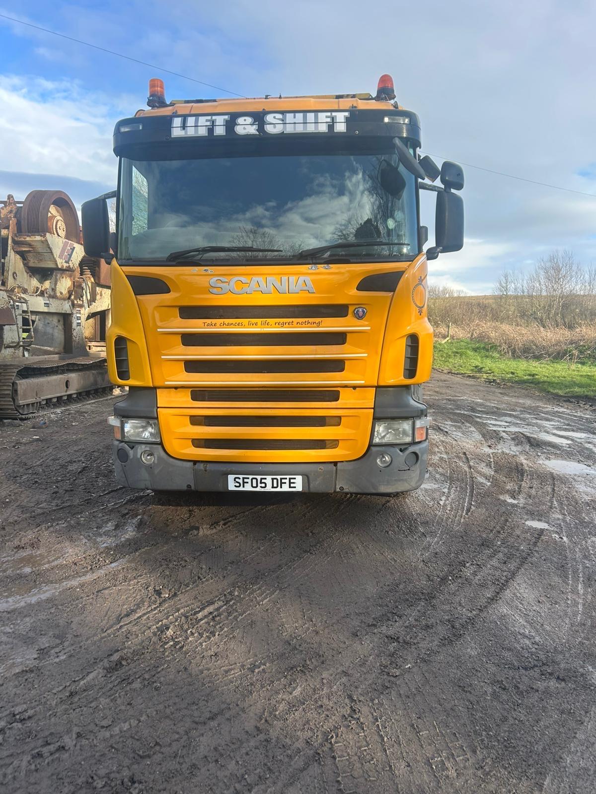 2005 SCANIA R420 8X2 BEAVERTAIL WITH PM 37012 CRANE - Image 4