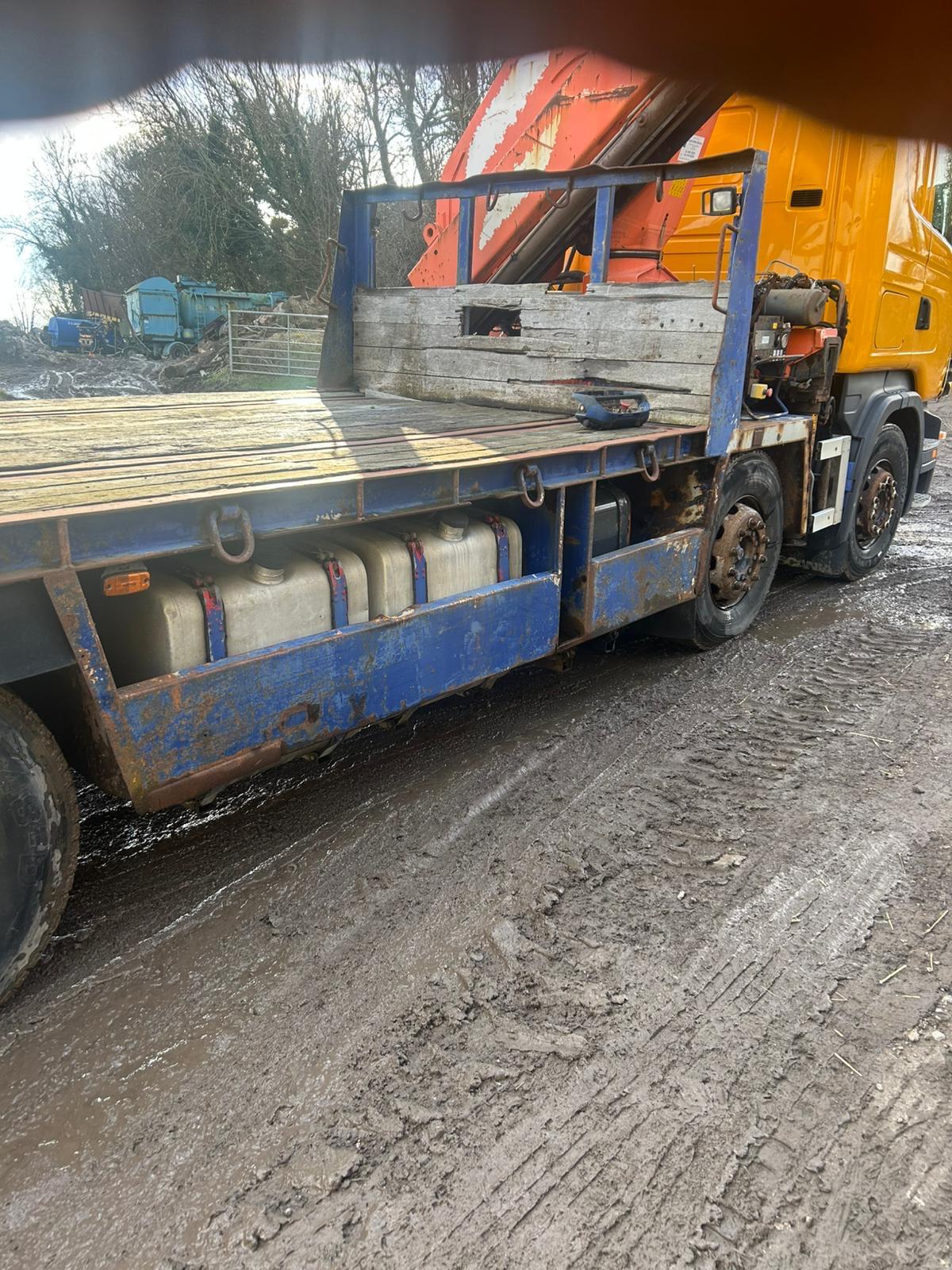 2005 SCANIA R420 8X2 BEAVERTAIL WITH PM 37012 CRANE - Image 2