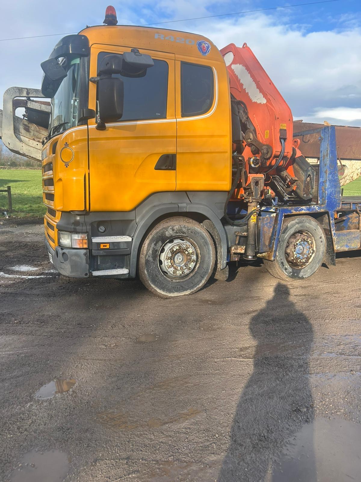 2005 SCANIA R420 8X2 BEAVERTAIL WITH PM 37012 CRANE - Image 6