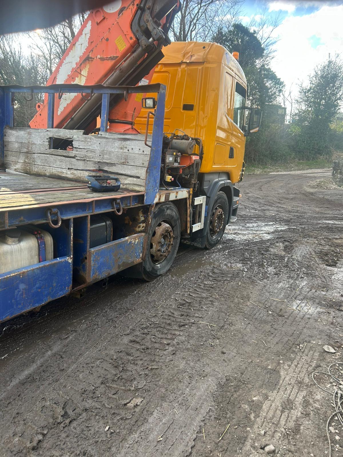 2005 SCANIA R420 8X2 BEAVERTAIL WITH PM 37012 CRANE - Image 9