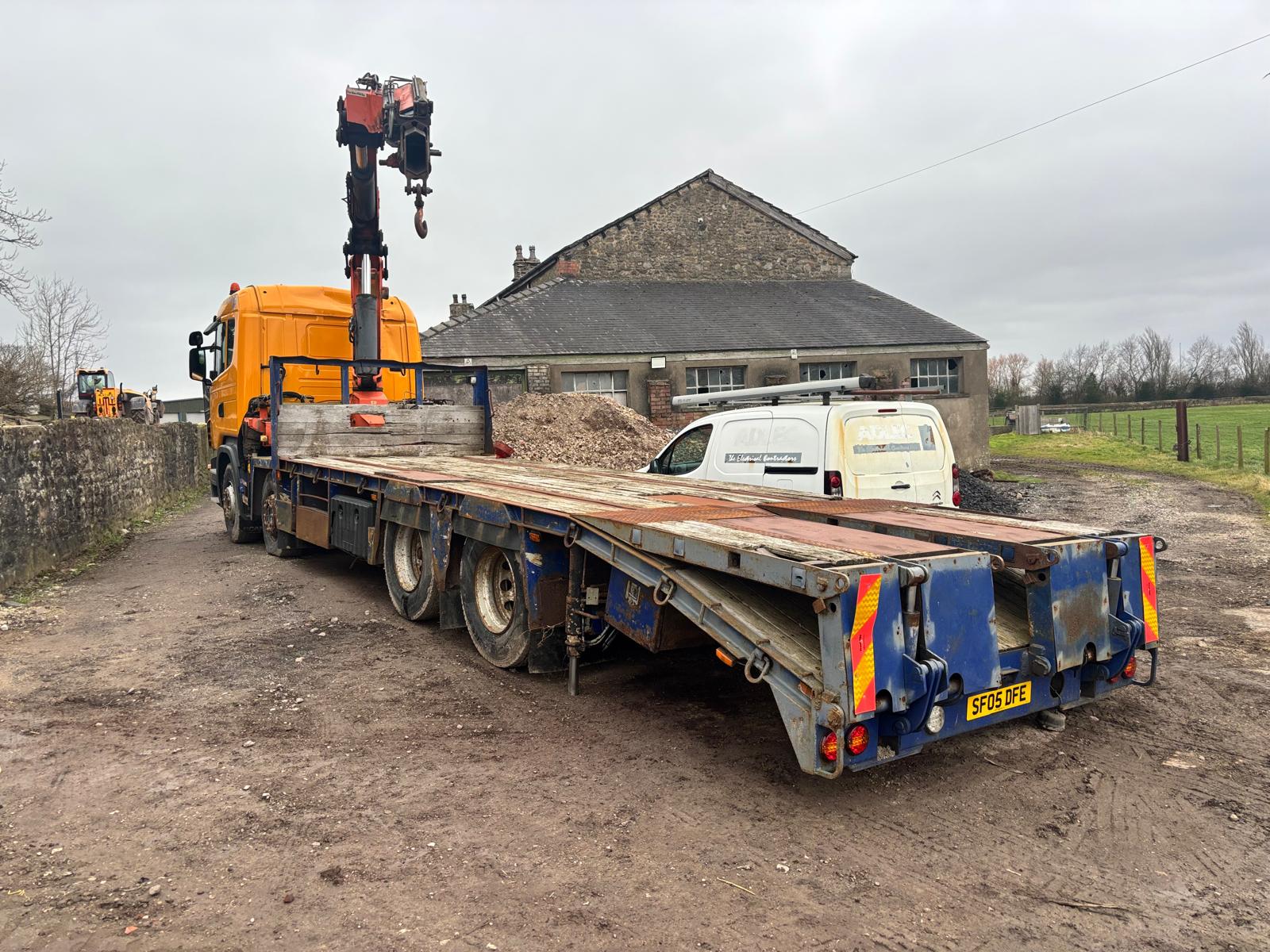 2005 SCANIA R420 8X2 BEAVERTAIL WITH PM 37012 CRANE - Image 11