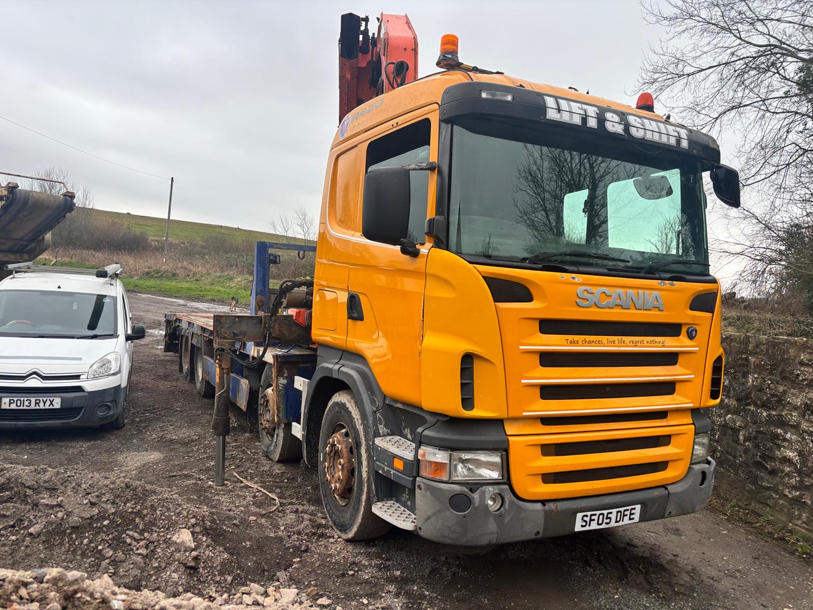 2005 SCANIA R420 8X2 BEAVERTAIL WITH PM 37012 CRANE