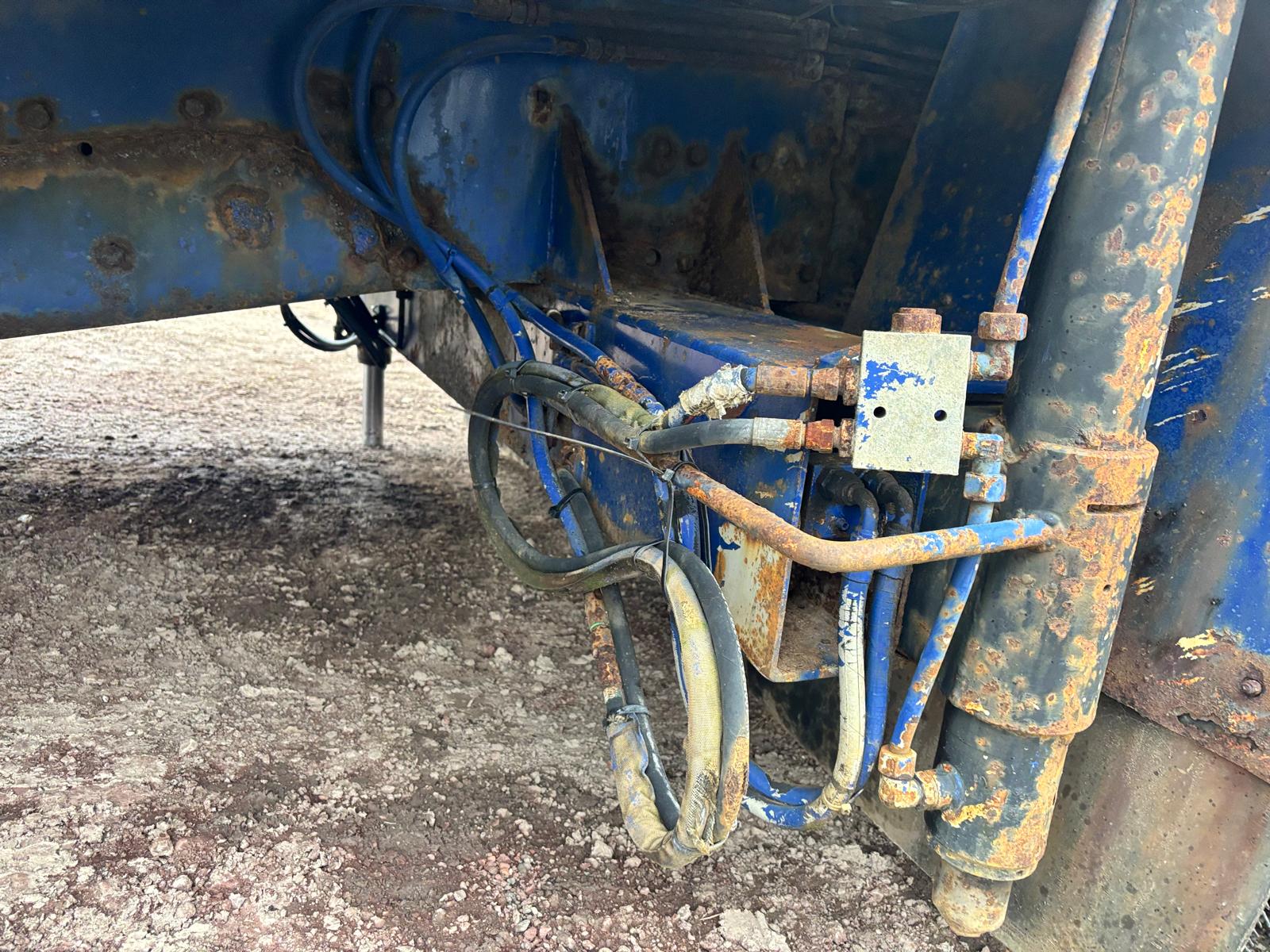 2005 SCANIA R420 8X2 BEAVERTAIL WITH PM 37012 CRANE - Image 15