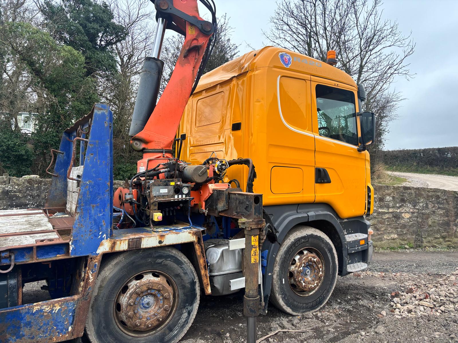 2005 SCANIA R420 8X2 BEAVERTAIL WITH PM 37012 CRANE - Image 16