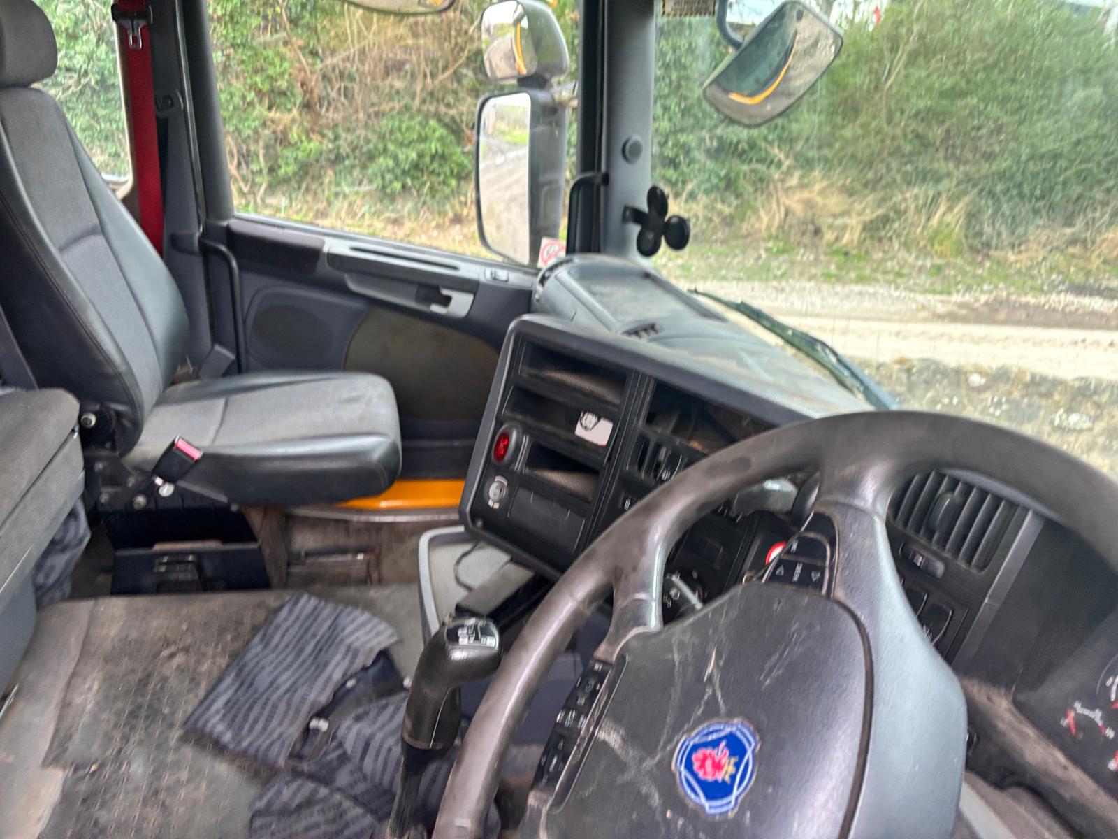 2005 SCANIA R420 8X2 BEAVERTAIL WITH PM 37012 CRANE - Image 18