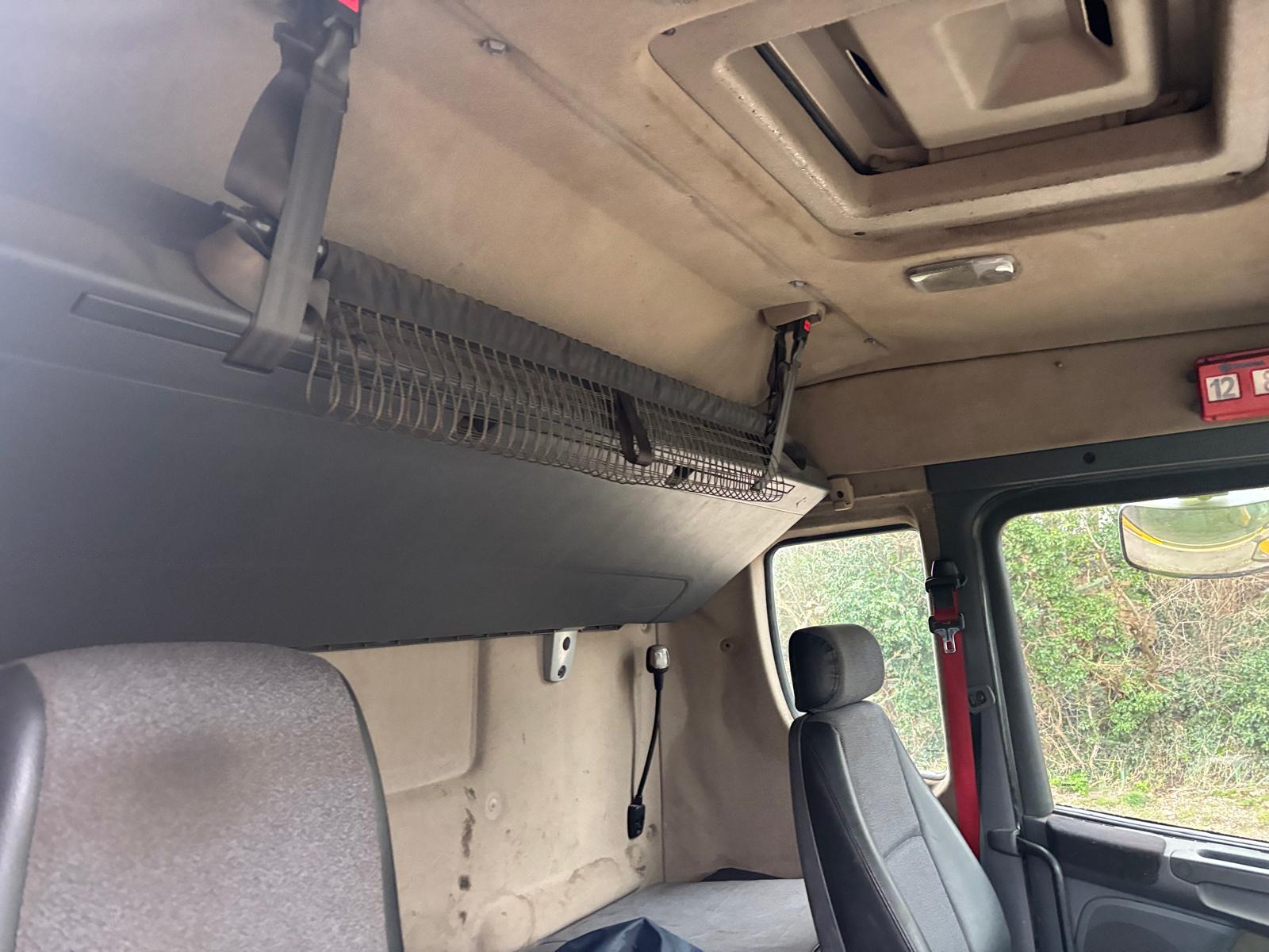 2005 SCANIA R420 8X2 BEAVERTAIL WITH PM 37012 CRANE - Image 19