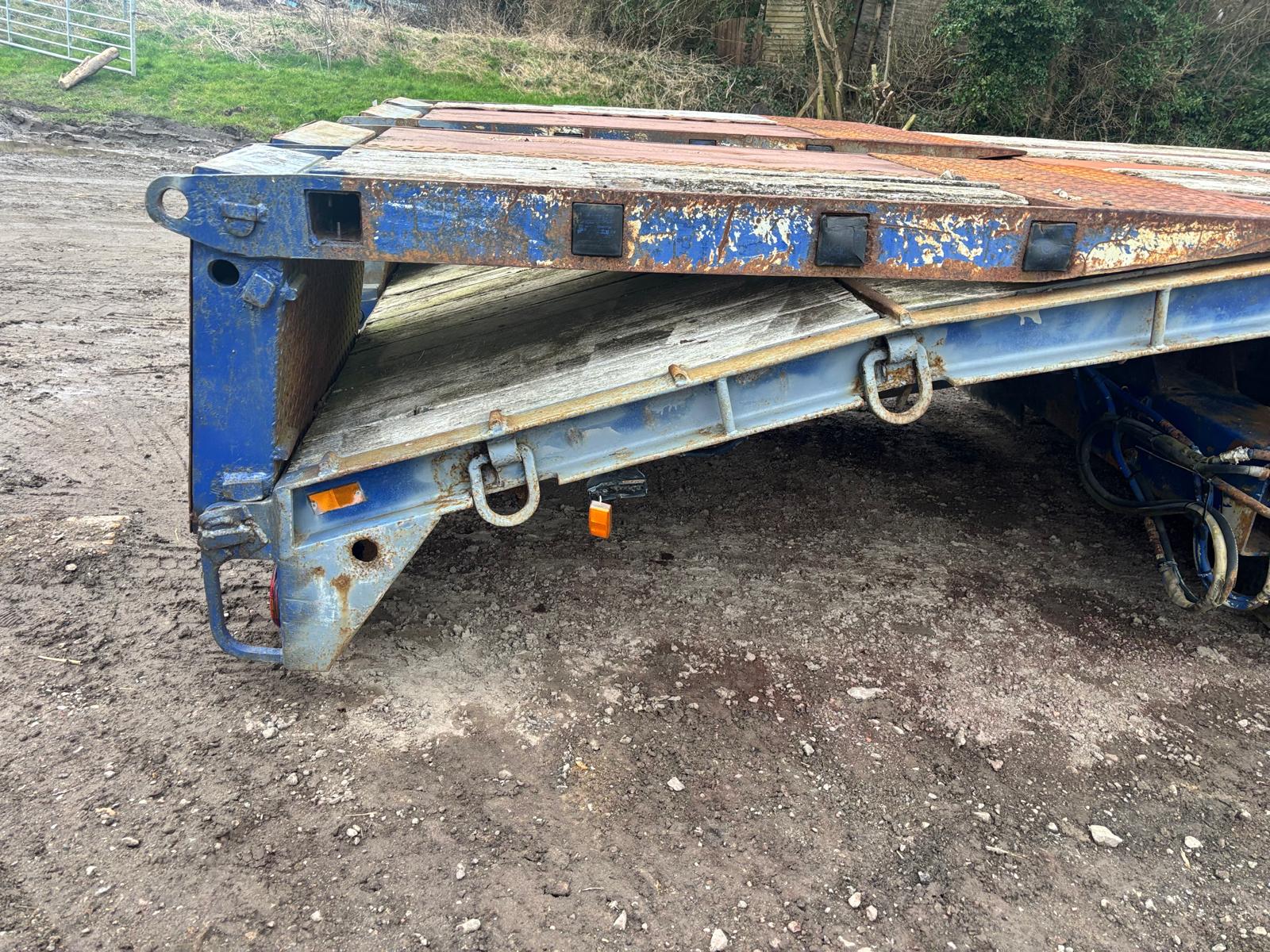 2005 SCANIA R420 8X2 BEAVERTAIL WITH PM 37012 CRANE - Image 14