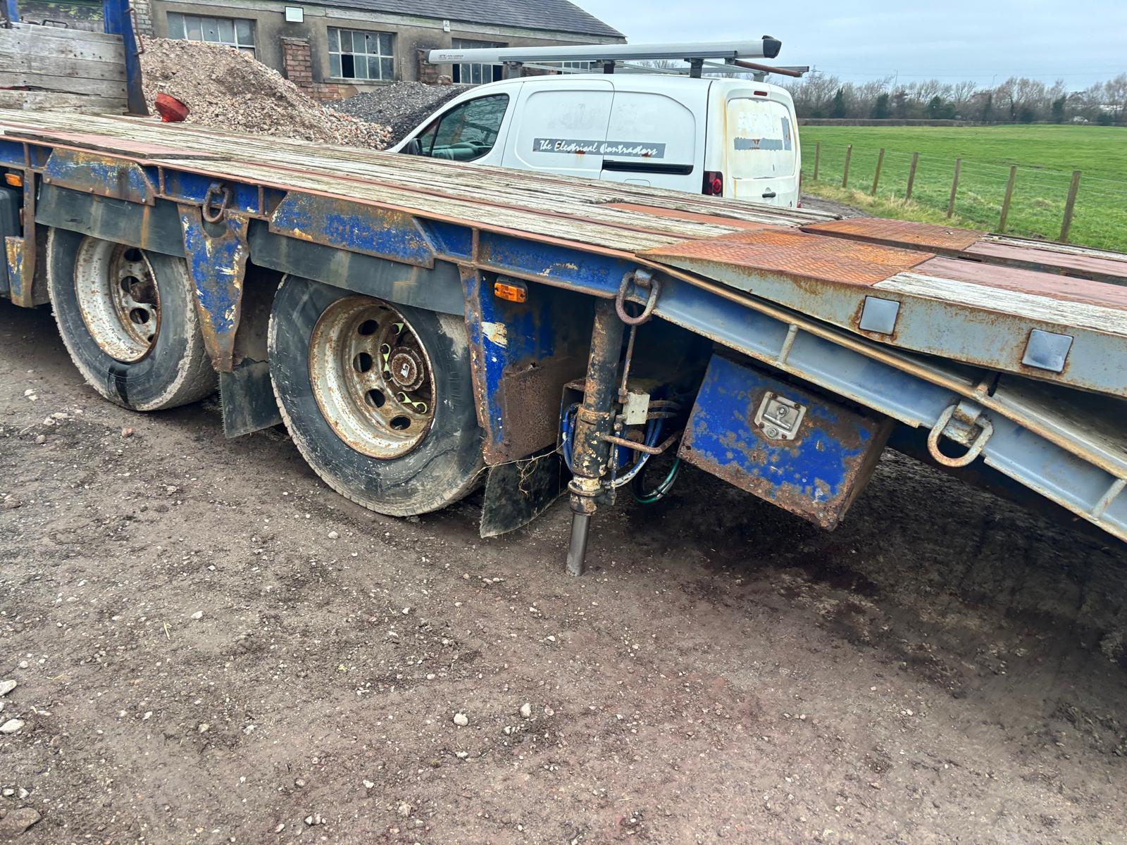 2005 SCANIA R420 8X2 BEAVERTAIL WITH PM 37012 CRANE - Image 21