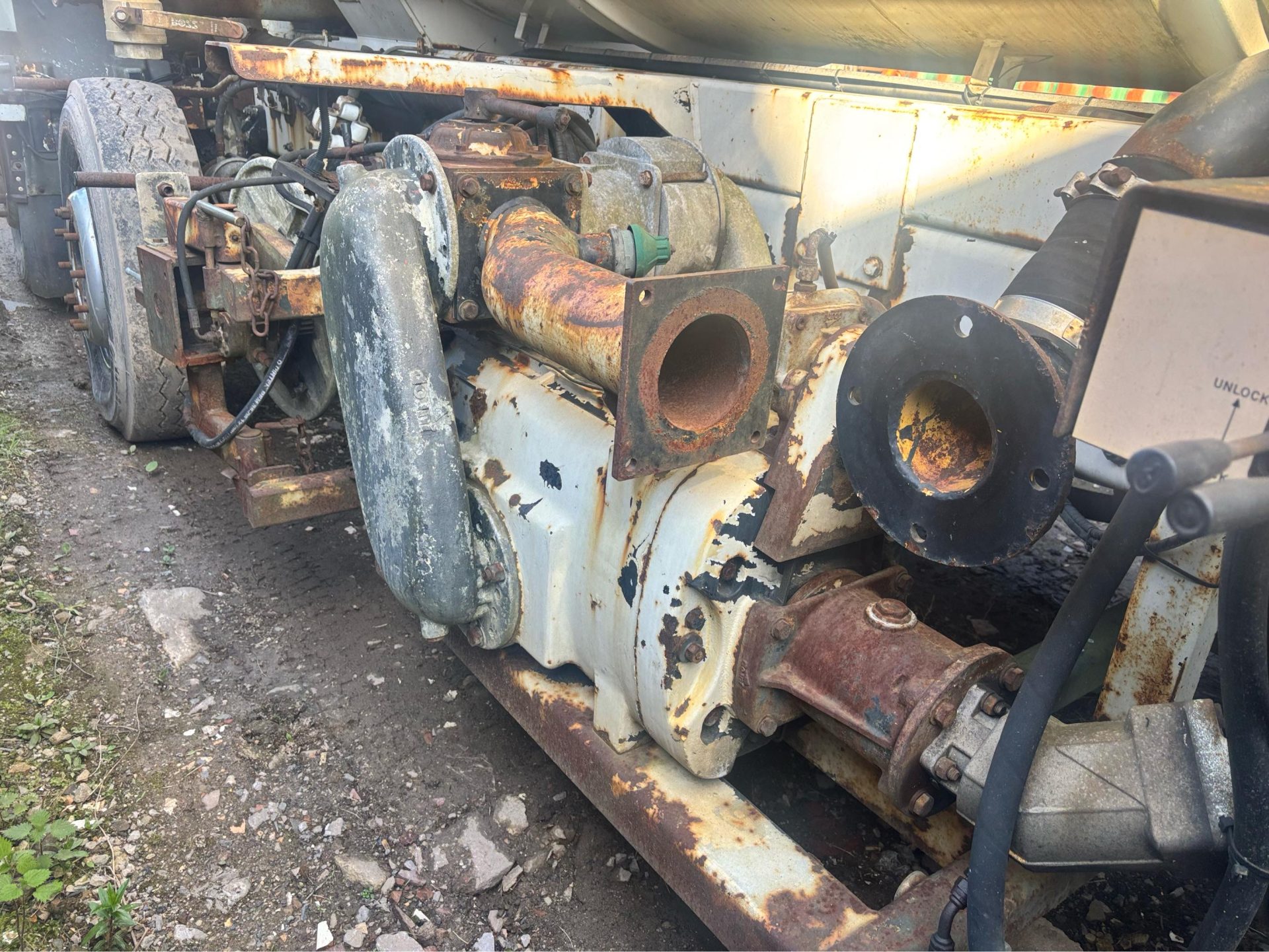 FODEN 8X4 DOUBLE DRIVE RIGID TANKER TRUCK WAGON CAT 12 ENGINE - Image 7