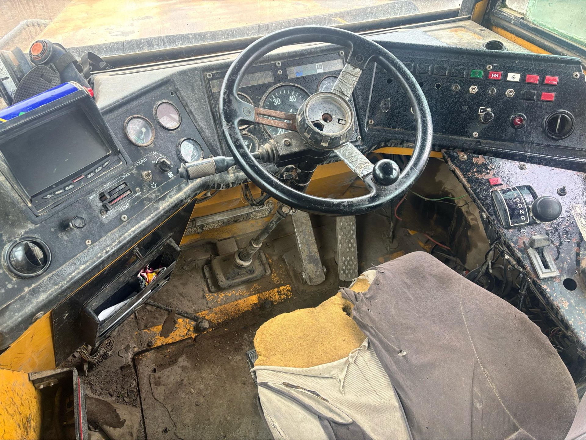 VOLVO A25C DUMP TRUCK DUMPER 6X6 EARTHMOVER ENGINE SEIZED - Image 2