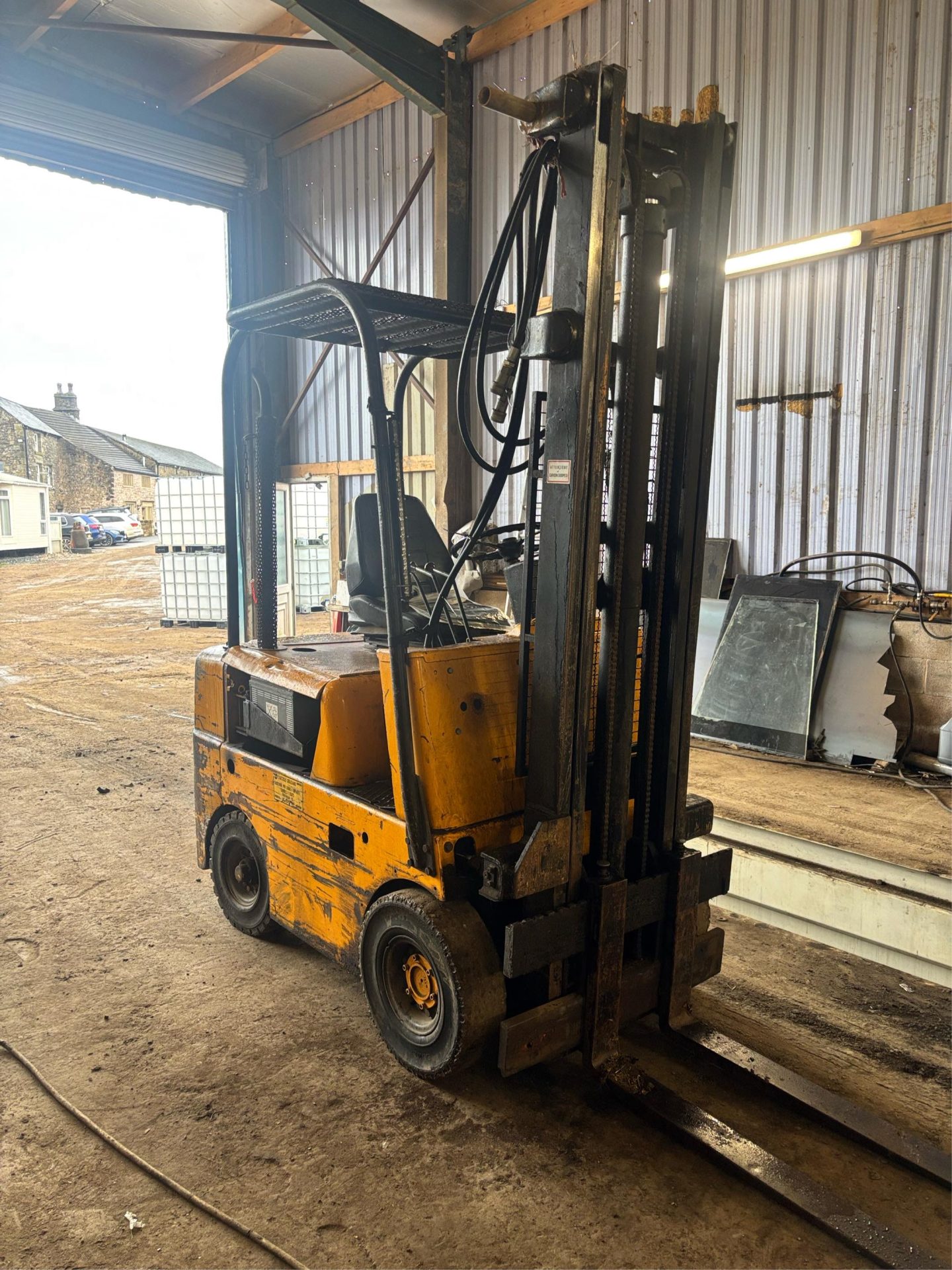 DIESEL FORKLIFT TRUCK FORKS FORK LIFT 3 CYLINDER DIESEL ENGINE 1.6 TON LIFT