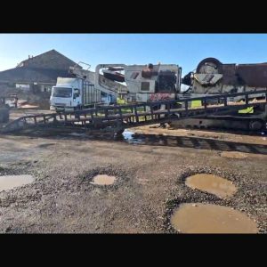 CONTAINER DOCK LOADING RAMP FORKLIFT MATERIALS CARDBOARD PAPER LINDE TELETRUK