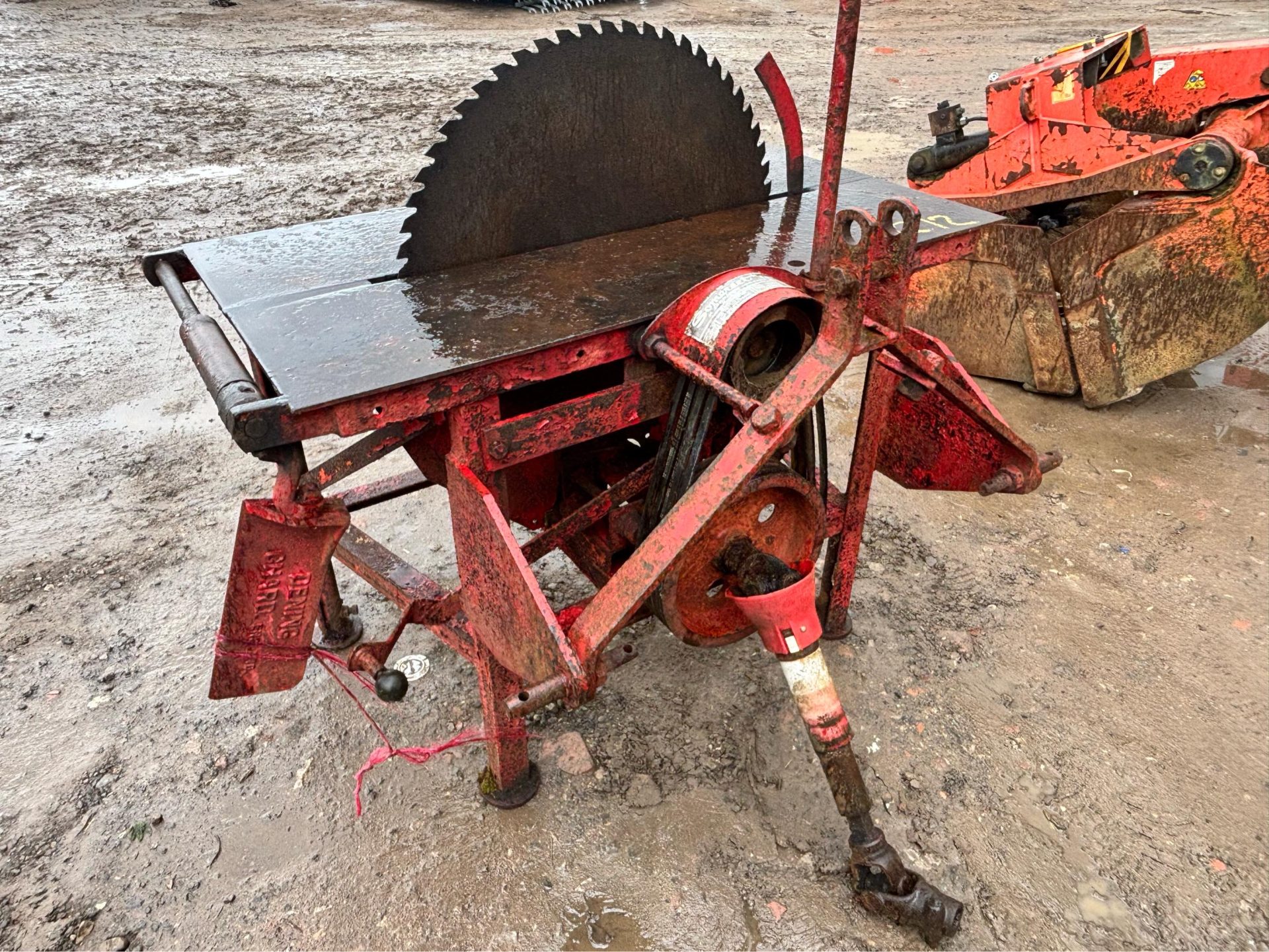 SOMERSET FARM MACHINERY PTO OPERATED ANTIQUE VINTAGE SAW BENCH WOOD SPLITTER