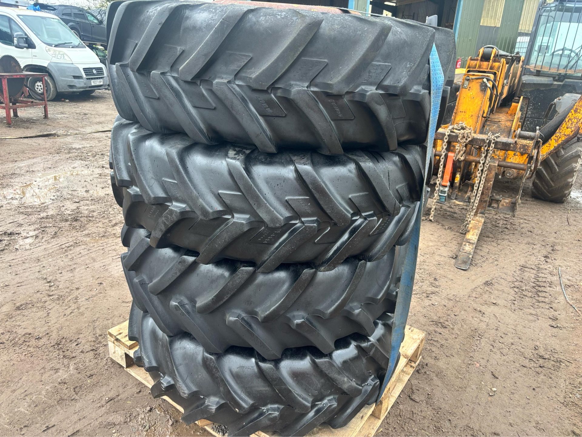 10 STUD MERCEDES UNIMOG FITMENT 13.6 R24 WHEELS AND TYRES SUIT TRACTOR LOADALL