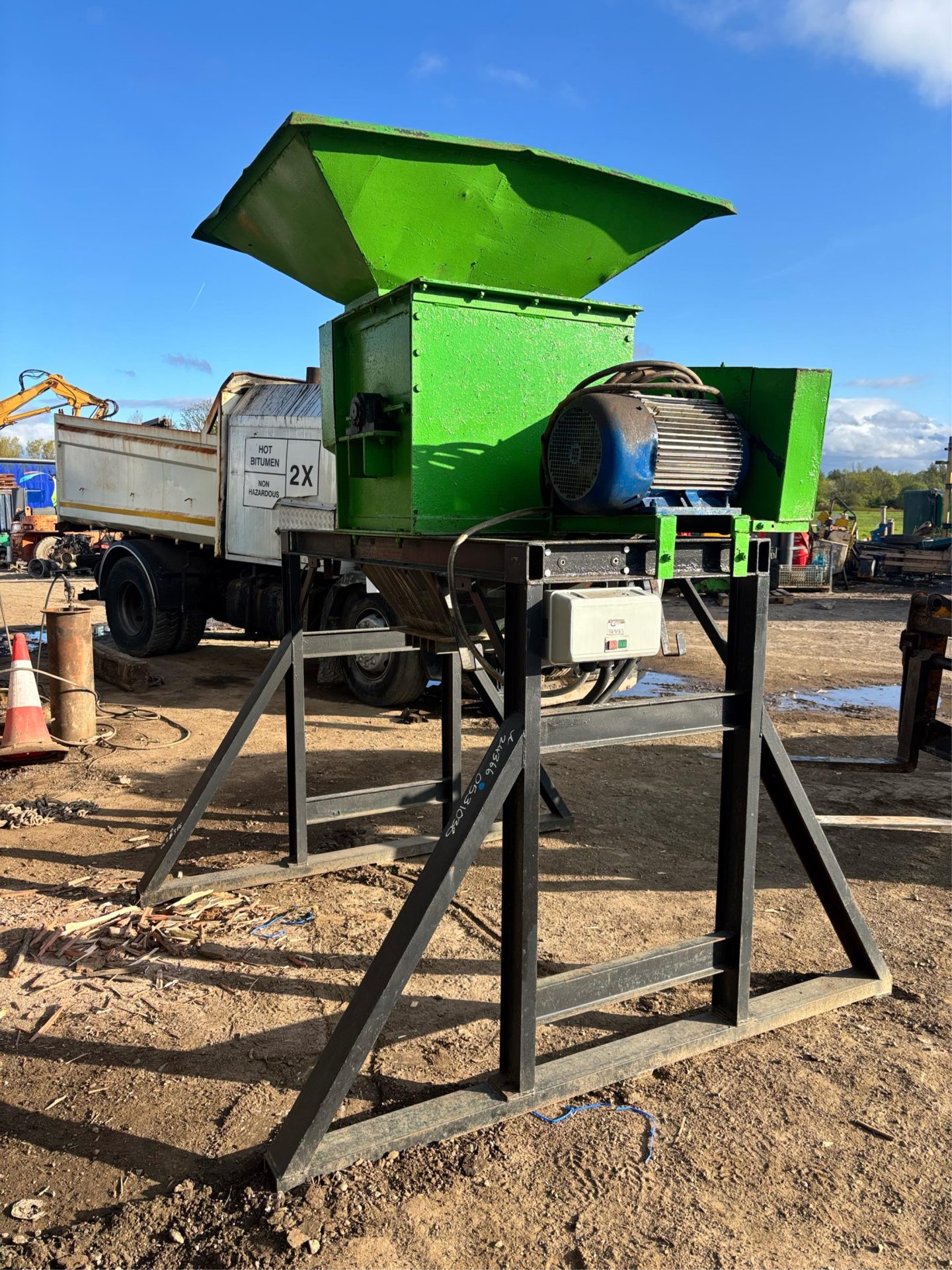 400 VOLT WASTE RUBBISH WOOD GRINDER CHIPPER SHREDDER CRUSHER BIOMASS SCREENER