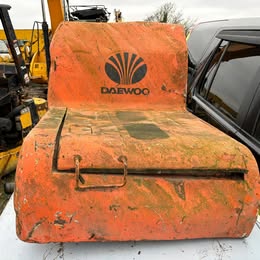 DAEWOO 220 EXCAVATOR BATTERY BOX DIGGER BATTERY COVER TOOL BOX SIDE COMPARTMENT CASE