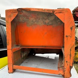 DAEWOO 220 EXCAVATOR BATTERY BOX DIGGER BATTERY COVER TOOL BOX SIDE COMPARTMENT CASE - Image 4