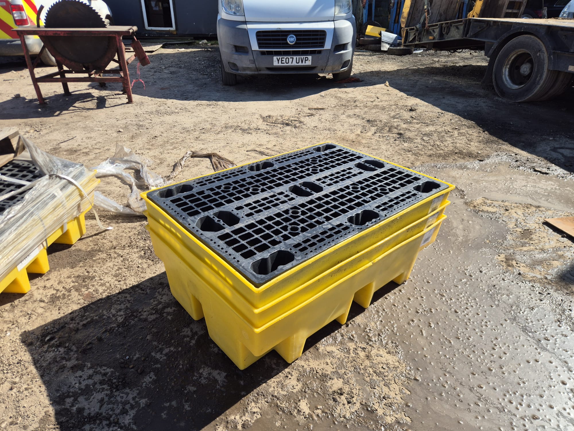 2-DRUM POLYETHYLENE SPILL CONTAINMENT PALLET OILS FUELS COOLANTS CHEMICALS DETERGENTS SOLVENTS