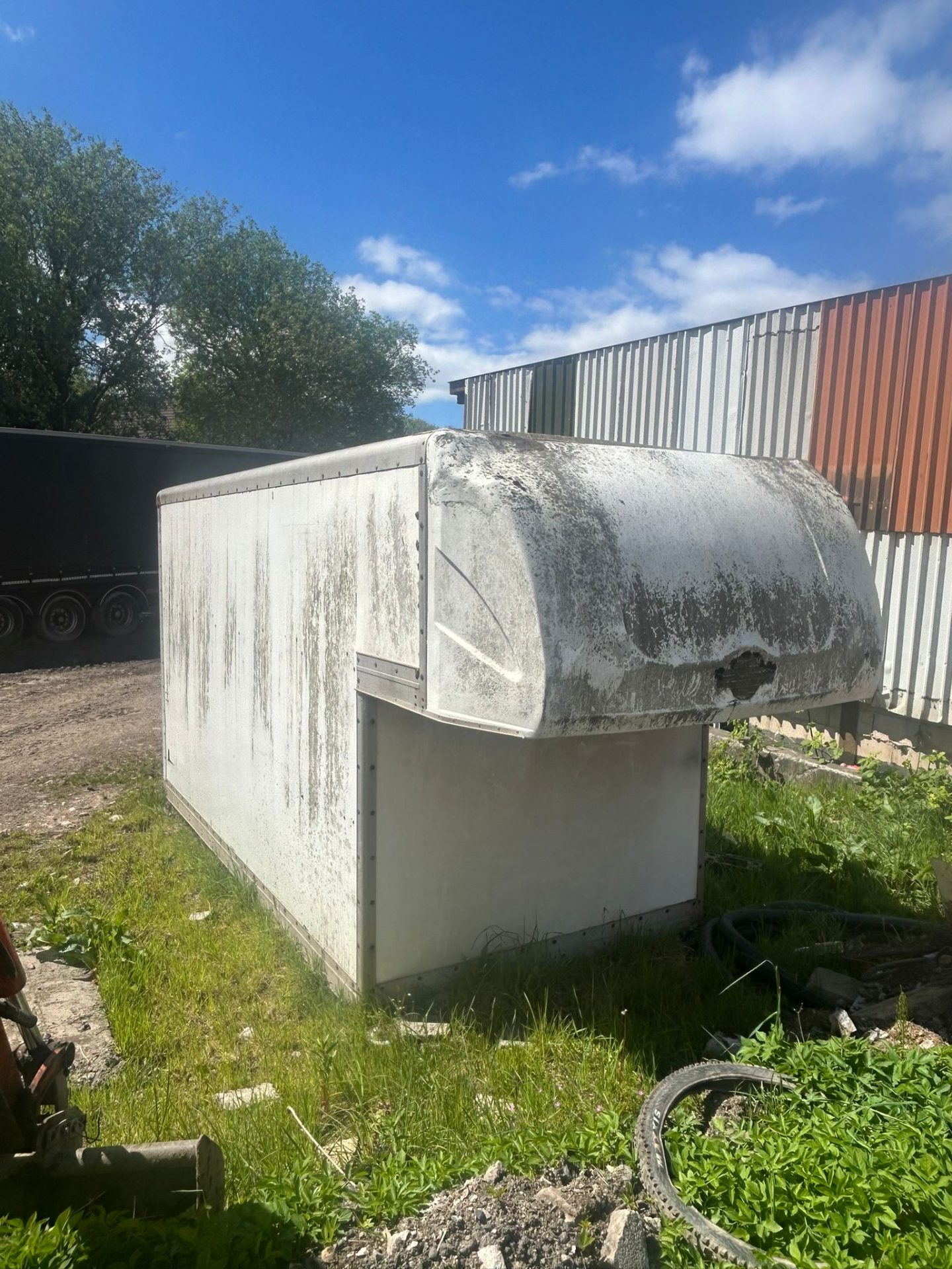 van transit body storage container 2.5m H x 2.1m W x 5.4m L Over the cab 1.2m - Image 9