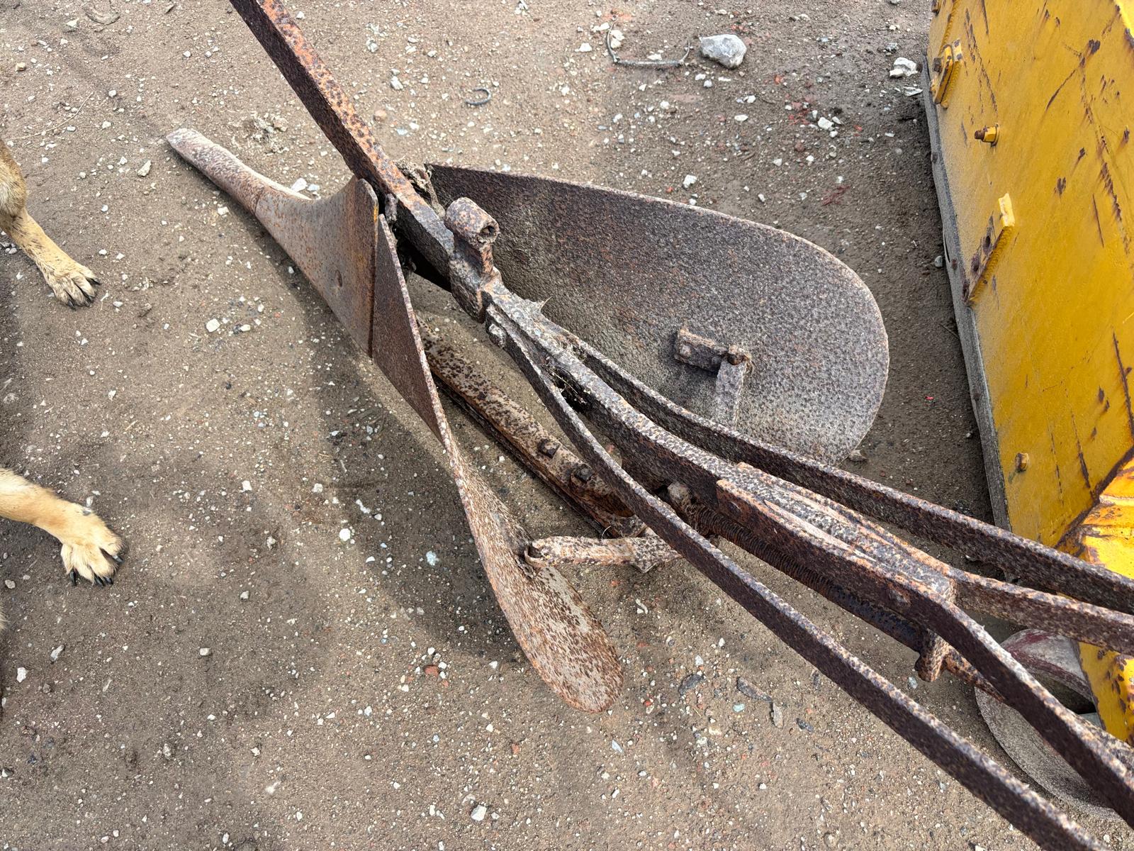 VINTAGE ANTIQUE HORSE DRAWN PLOUGH FARM IMPLEMENT COLLECTORS ITEM - Image 3