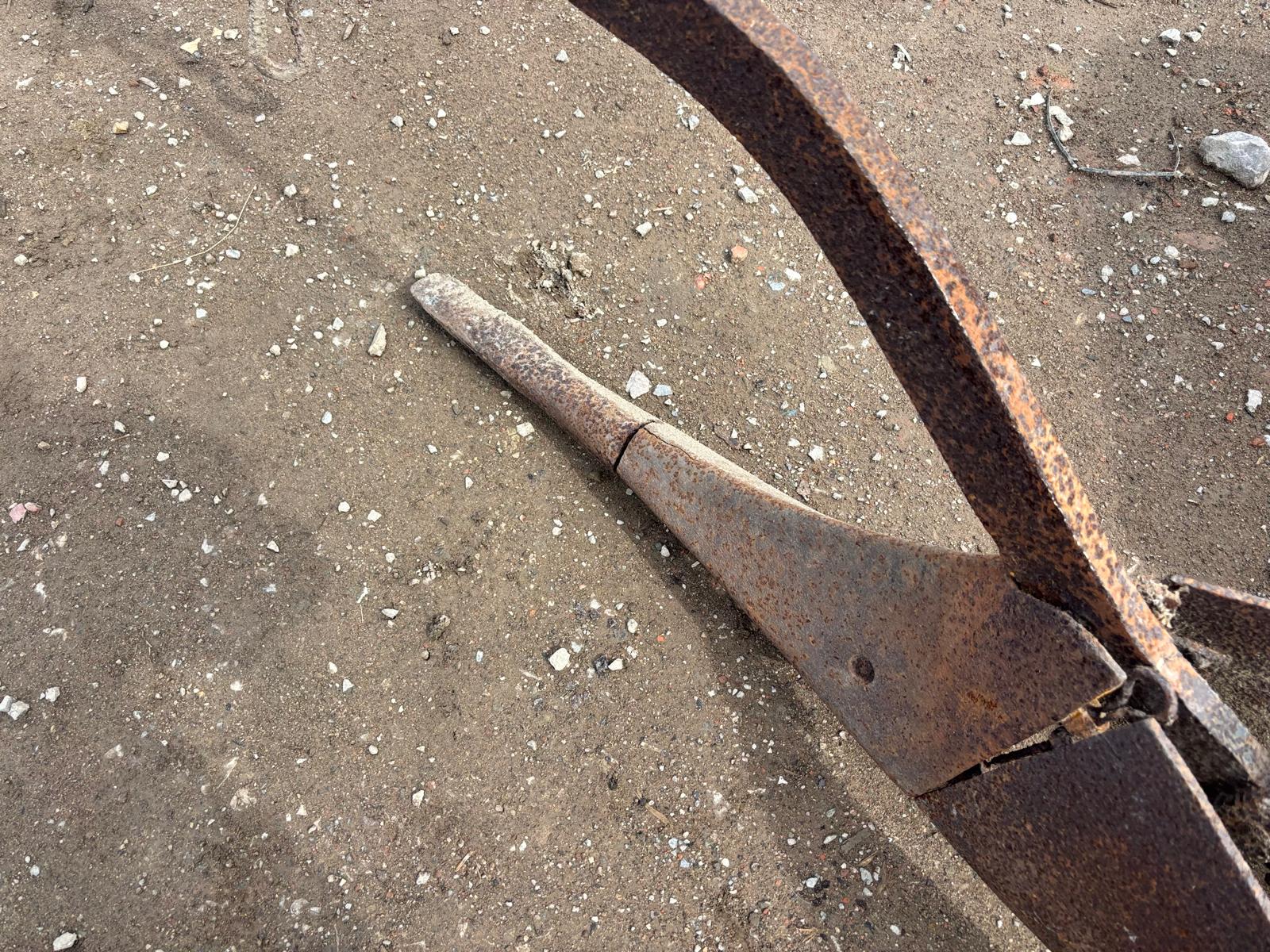 VINTAGE ANTIQUE HORSE DRAWN PLOUGH FARM IMPLEMENT COLLECTORS ITEM - Image 4