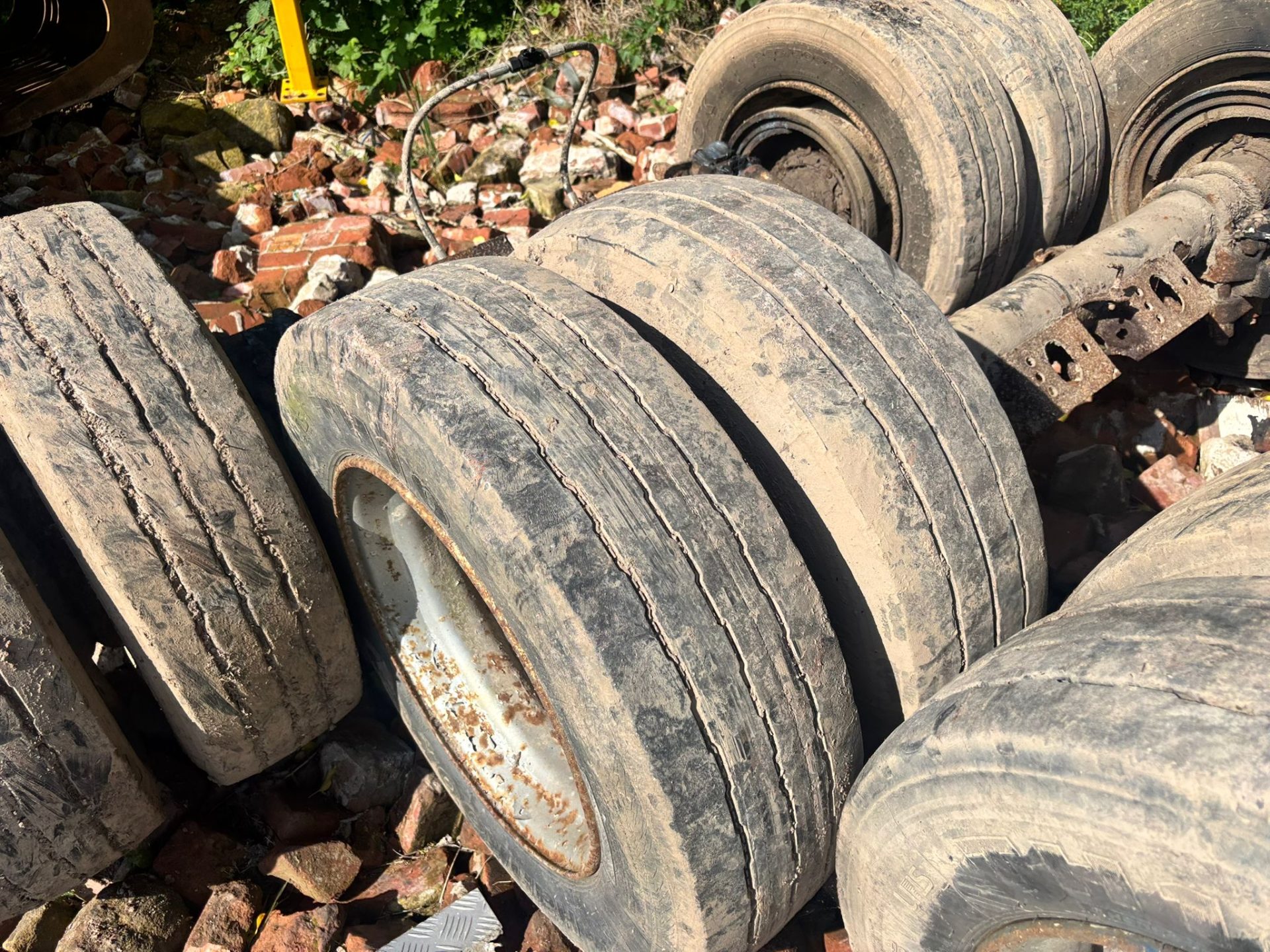 3 X DRUM TRAILER AXLES 10 STUD DUAL WHEEL AXLES 19.5 WHEELS & TYRES ARTIC TRAILER AXLES - Image 3