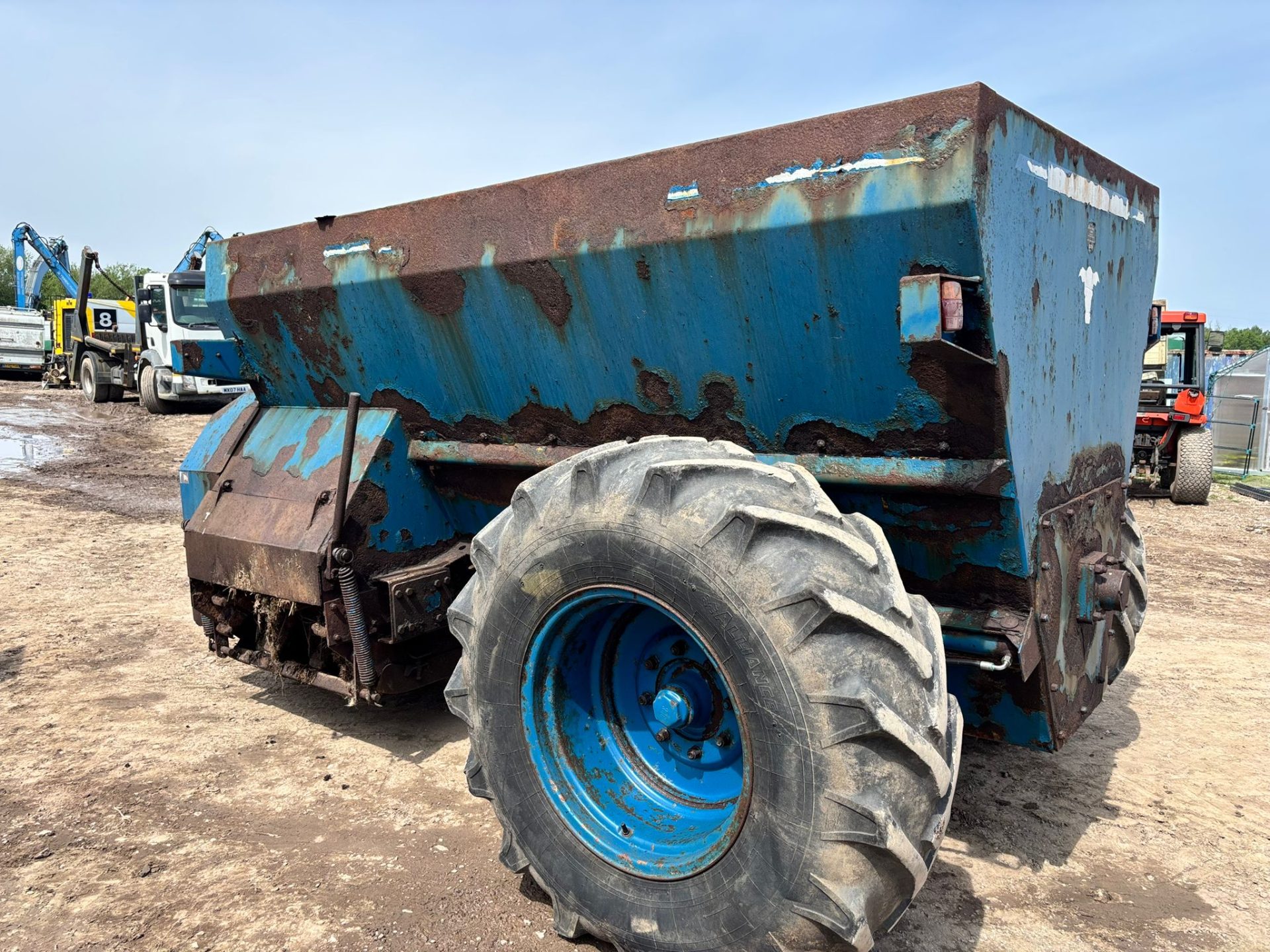WEST 1150 GALLON DUAL SPREADER MUCK SPREADER FARM TRAILER DUNG SPREADER