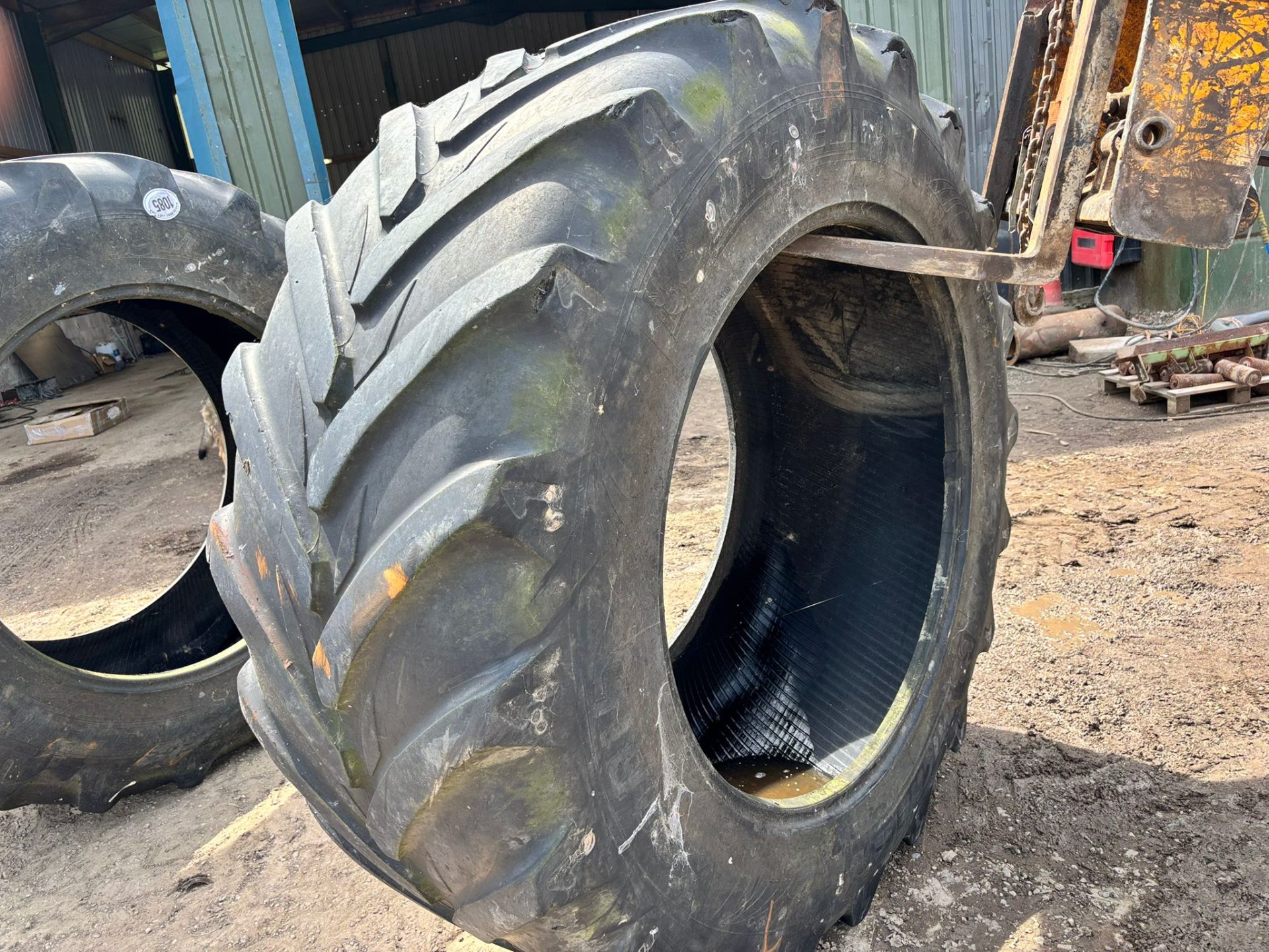 2 X 710/60 R42 TRACTOR TYRES PART WORN AGRICULTURAL JCB FENDT CLAAS - Image 2