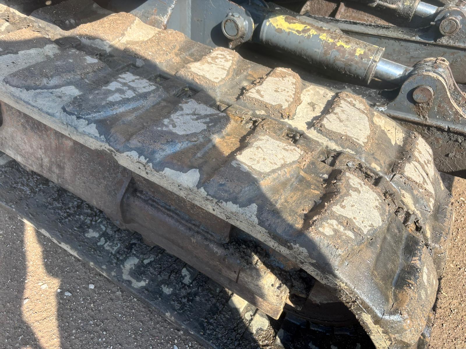 1999 PEL-JOB EB506 RUBBER TRACKED MIDI EXCAVATOR DIGGER 3 BUCKETS AND BREAKER - Image 13