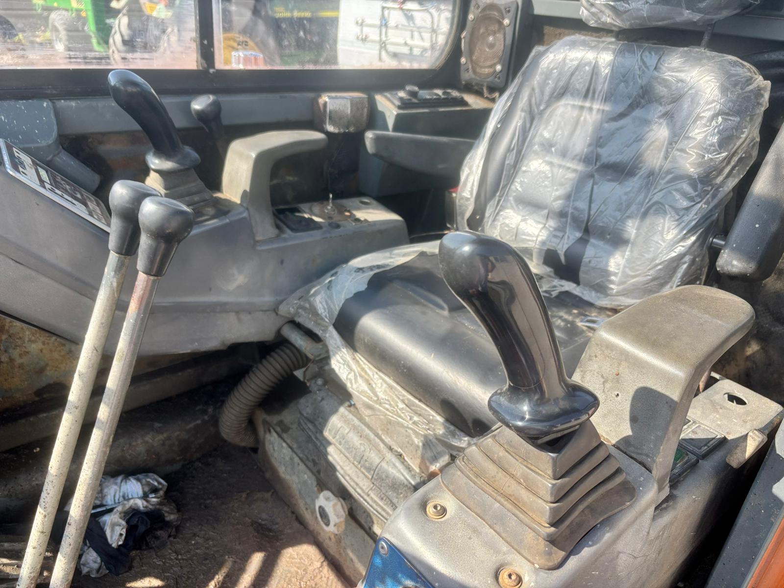 1999 PEL-JOB EB506 RUBBER TRACKED MIDI EXCAVATOR DIGGER 3 BUCKETS AND BREAKER - Image 14
